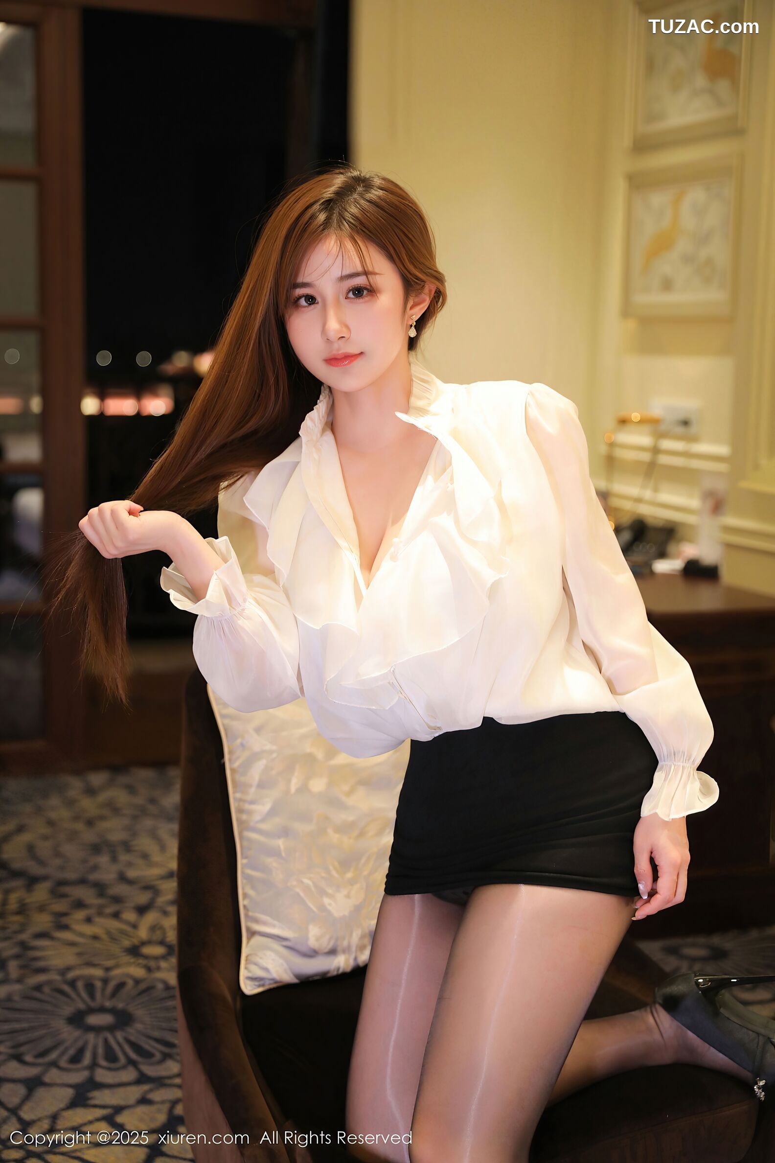 XiuRen秀人网-10342-小肉肉咪-OL白衬衫黑短裙魅惑黑丝-2025.05.29