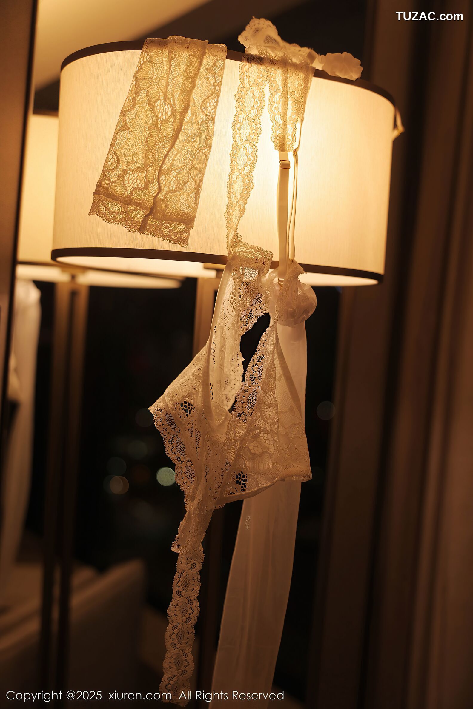 XiuRen秀人网-10346-奶油猫呀-白色蕾丝情趣内衣白丝爆乳-2025.05.29