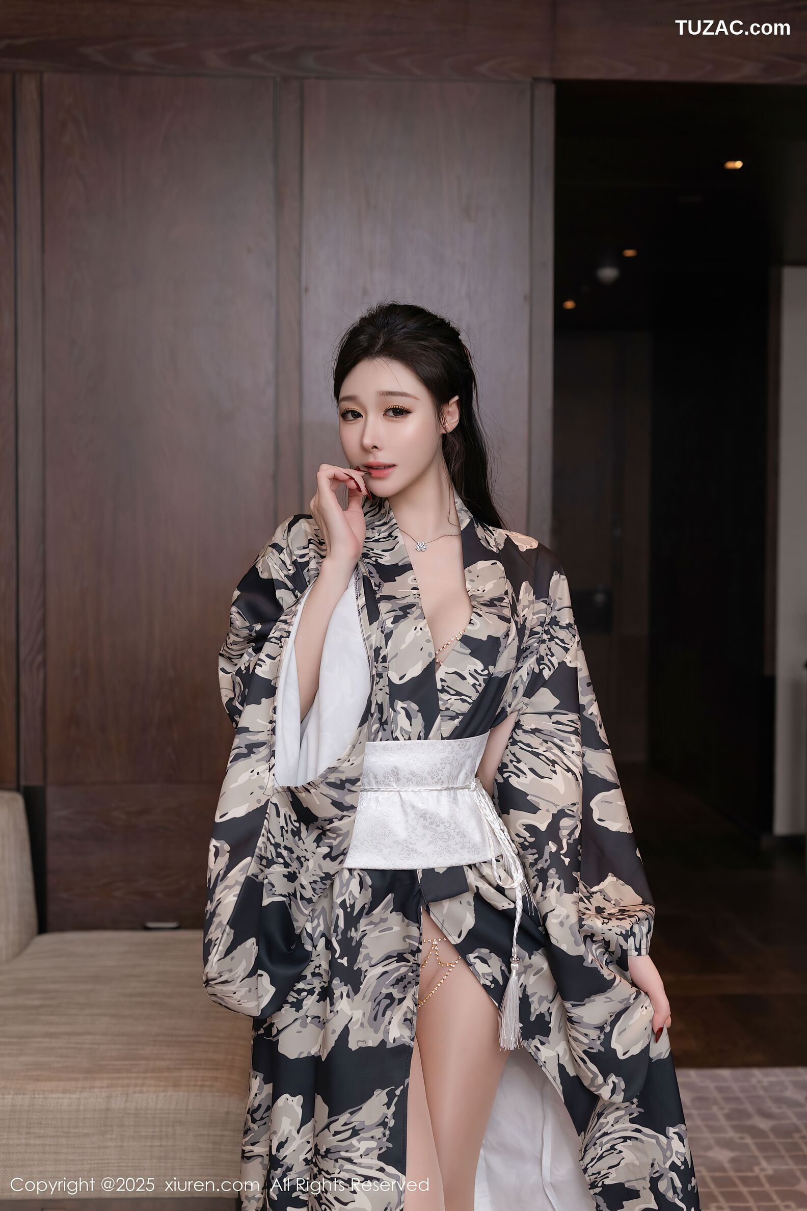 XiuRen秀人网-10352-小逗逗-陆萱萱-和服姐妹花珠链内衣爆乳激情互动-2025.05.29