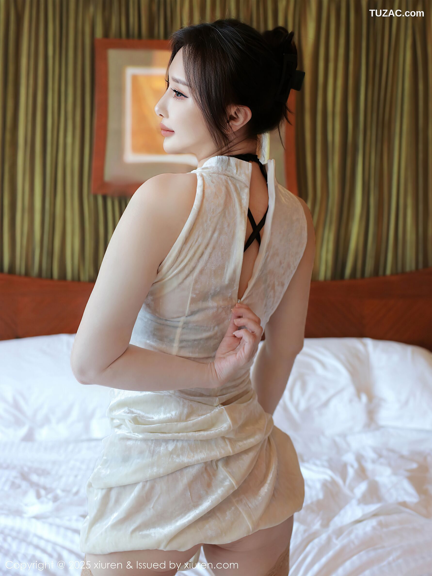 XiuRen秀人网-10355-苏一诺-浅色旗袍服饰-2025.06.03