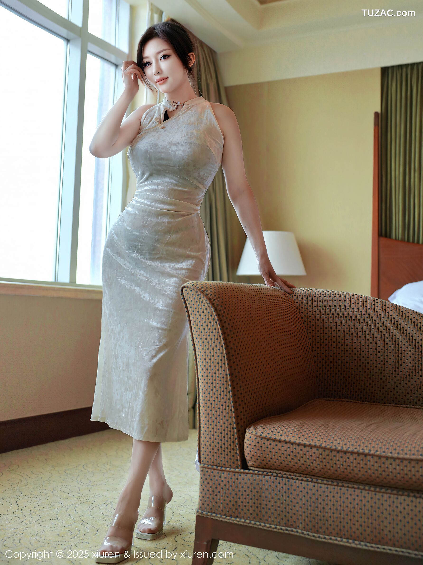 XiuRen秀人网-10355-苏一诺-浅色旗袍服饰-2025.06.03