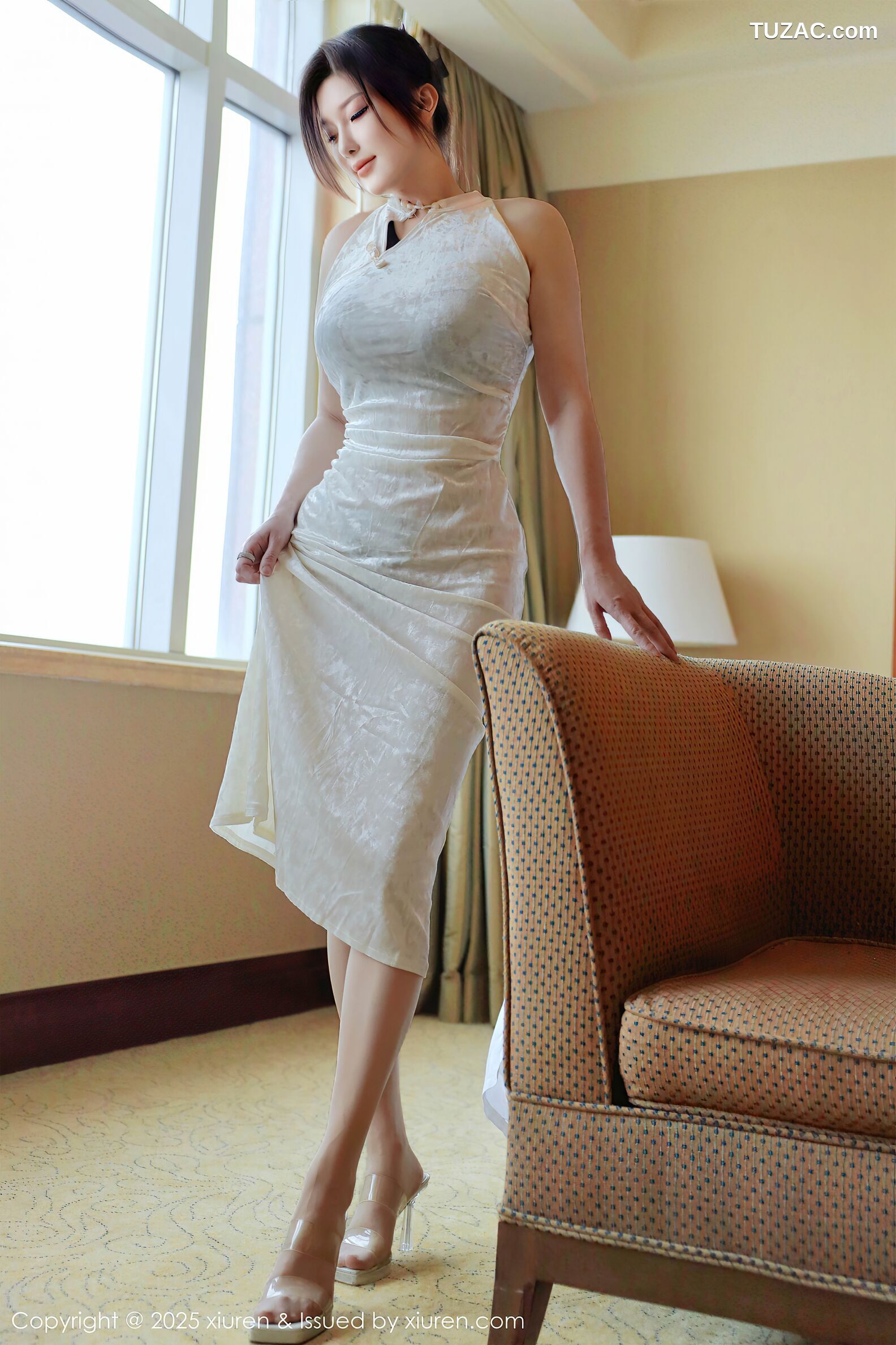 XiuRen秀人网-10355-苏一诺-浅色旗袍服饰-2025.06.03