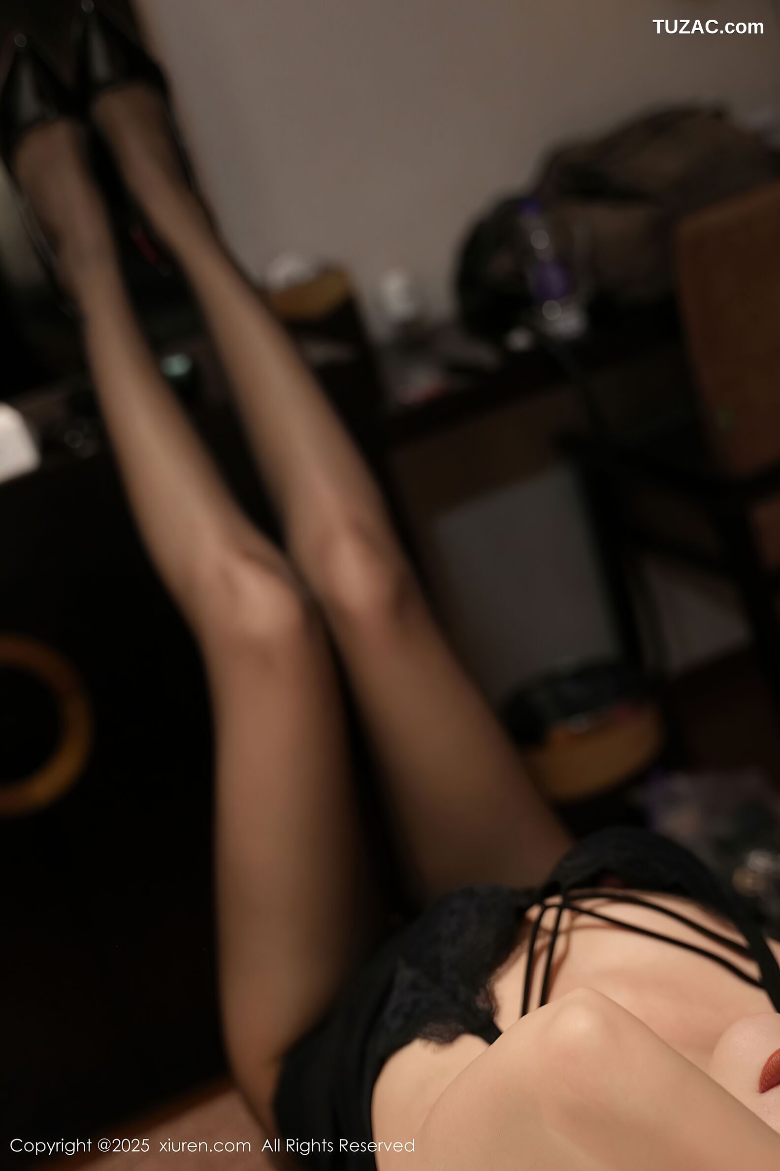 XiuRen秀人网-10372-白芷yy-黑色包臀魅惑黑丝-2025.06.06