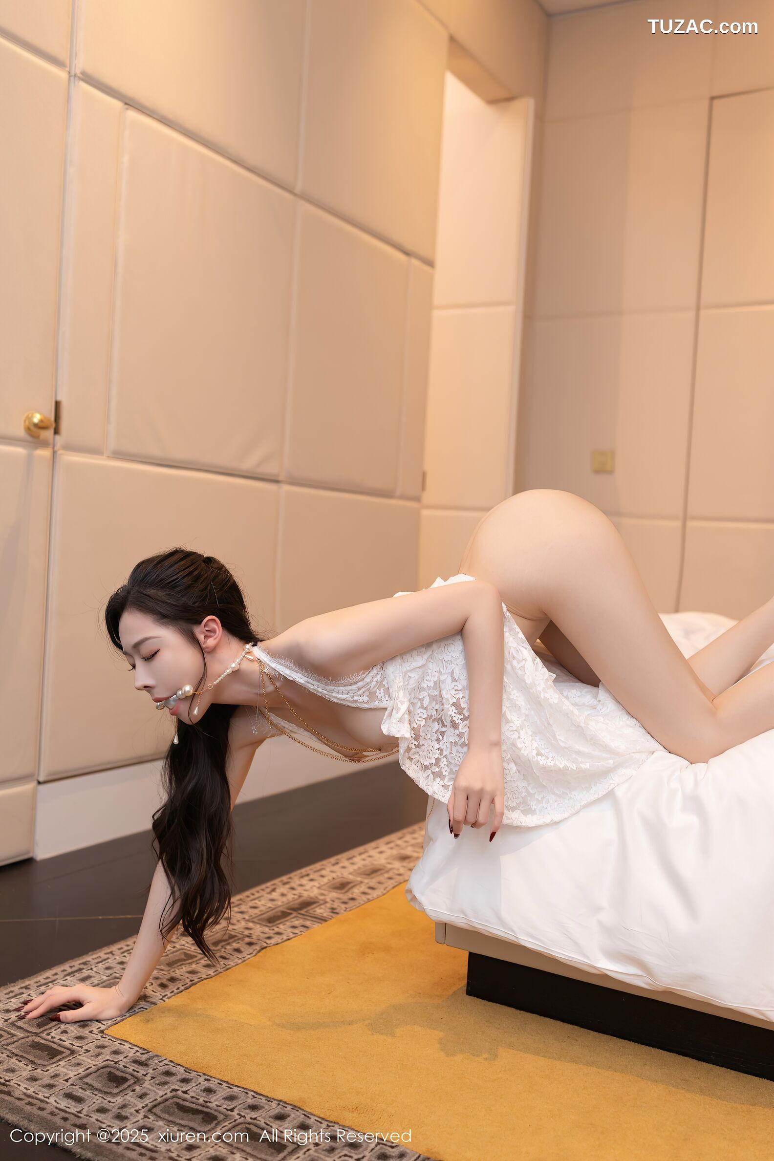 XiuRen秀人网-10378-小逗逗-白蕾丝礼服长裙珠链内衣-2025.06.06