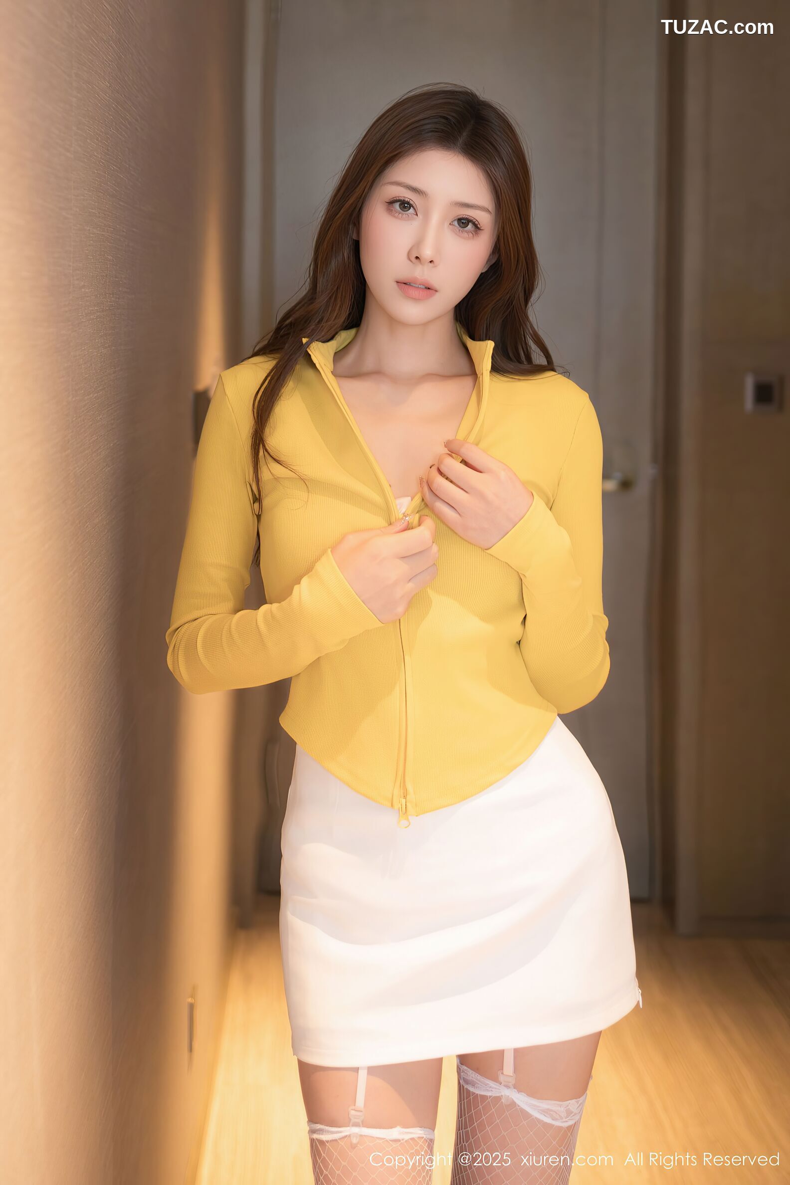 XiuRen秀人网-10385-悦兮-黄衫白短裙粉碎花连衣短裙-2025.06.10