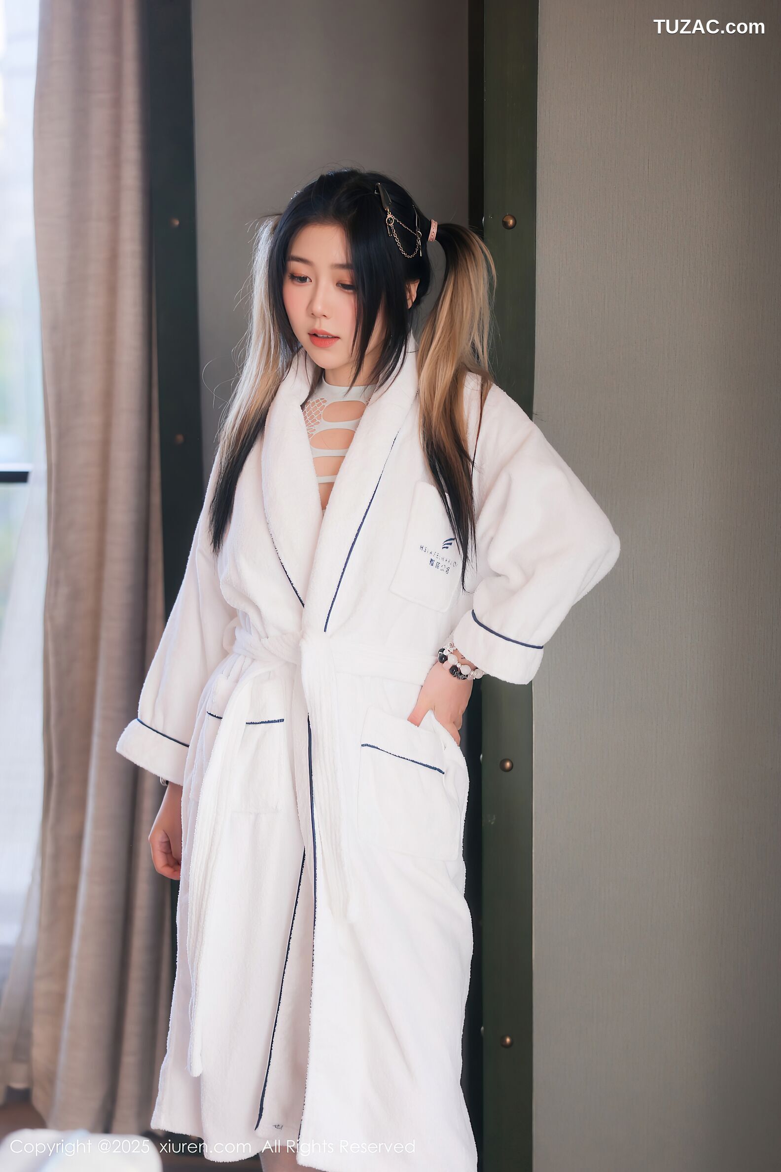 XiuRen秀人网-10394-诺诺Hsu-白色睡袍萝莉情趣连体衣-2025.06.11