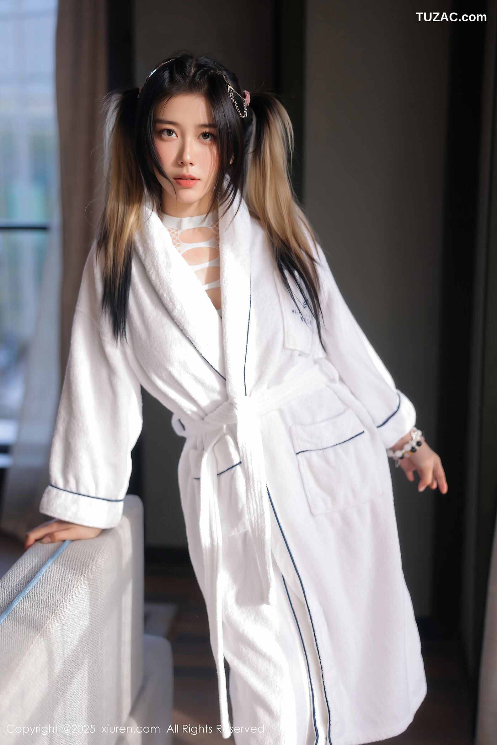 XiuRen秀人网-10394-诺诺Hsu-白色睡袍萝莉情趣连体衣-2025.06.11