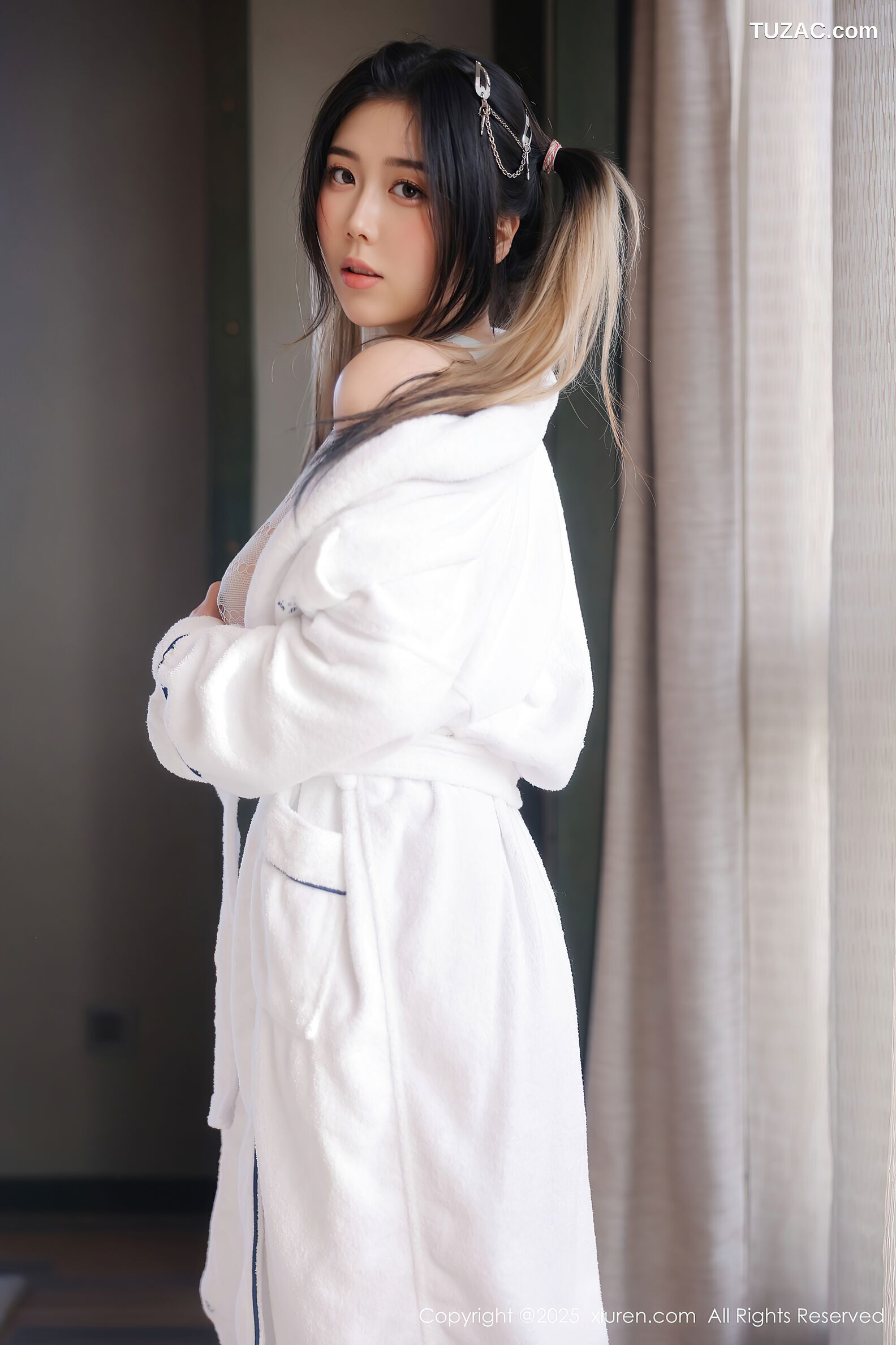 XiuRen秀人网-10394-诺诺Hsu-白色睡袍萝莉情趣连体衣-2025.06.11