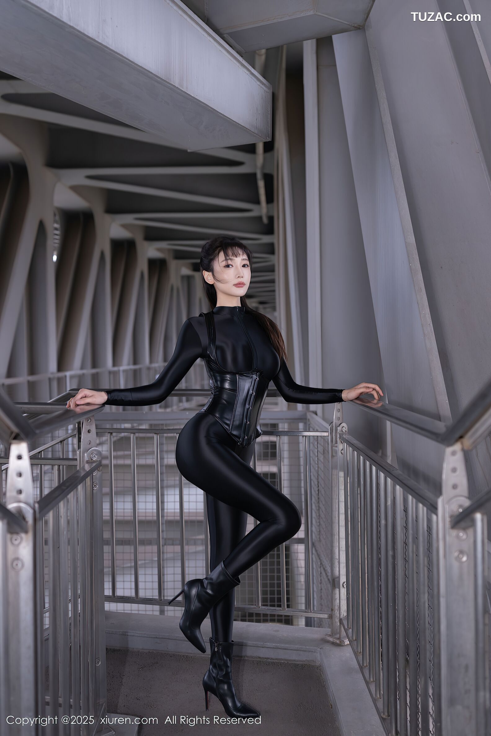 XiuRen秀人网-10404-陆萱萱-紧身黑胶衣黑丝爆乳-2025.06.12