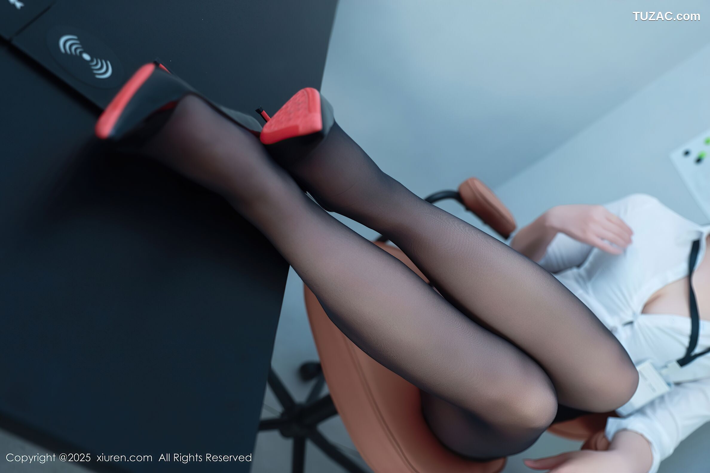 XiuRen秀人网-10406-南乔-OL白衬衫黑短裙黑丝黑色绑带内衣-2025.06.13