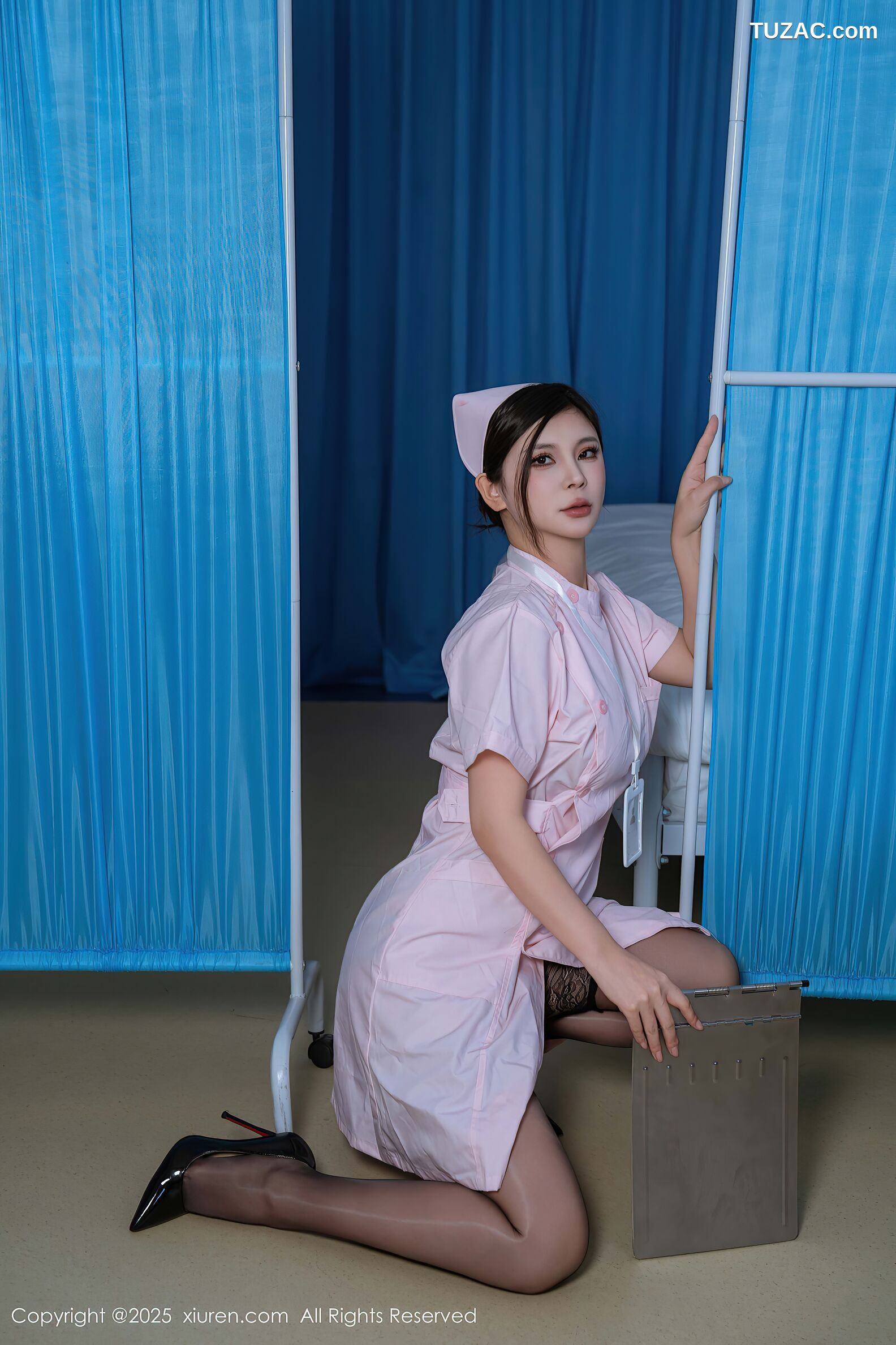 XiuRen秀人网-10408-小蛮妖Yummy-淡粉护士服情趣黑蕾丝内衣黑丝爆乳-2025.06.13