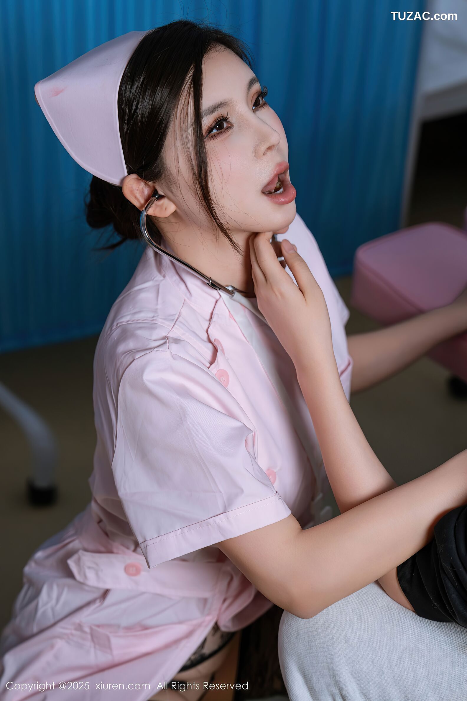 XiuRen秀人网-10408-小蛮妖Yummy-淡粉护士服情趣黑蕾丝内衣黑丝爆乳-2025.06.13