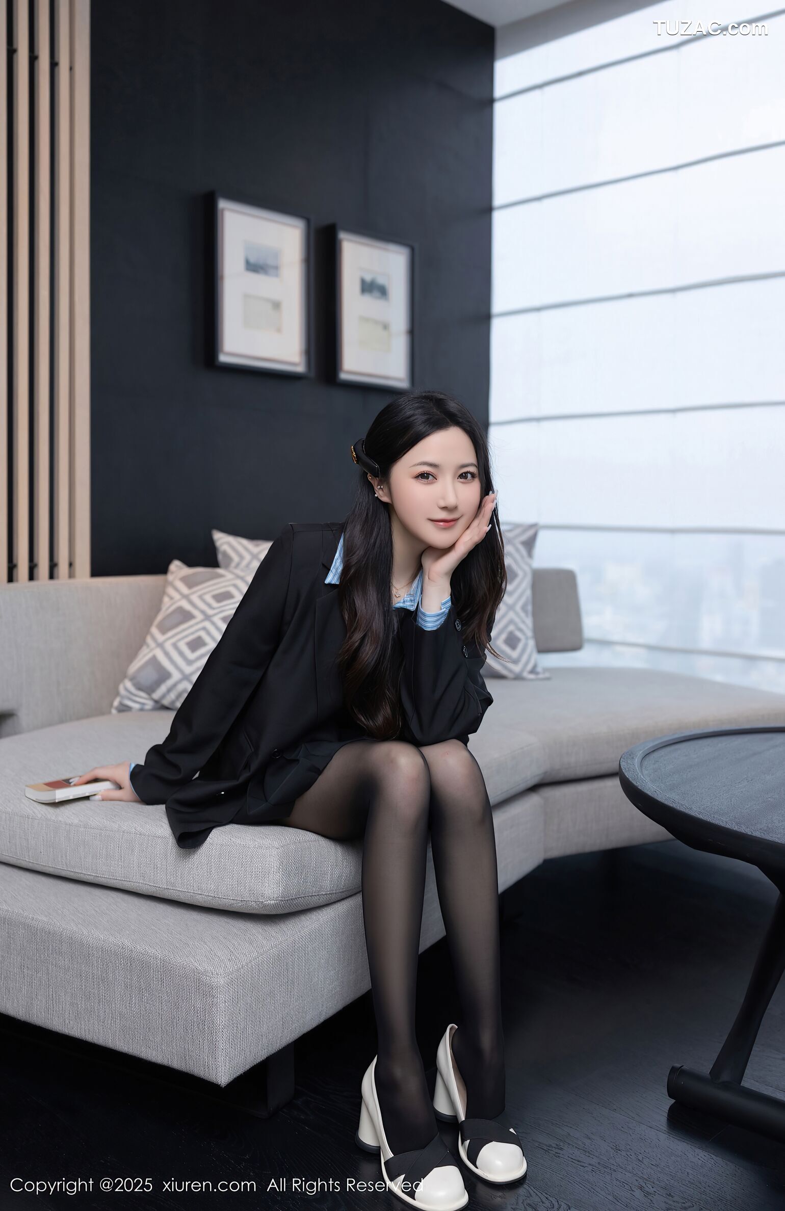 XiuRen秀人网-10412-鱼子酱Fish-蓝衬衫黑色短裙黑丝女生-2025.06.13