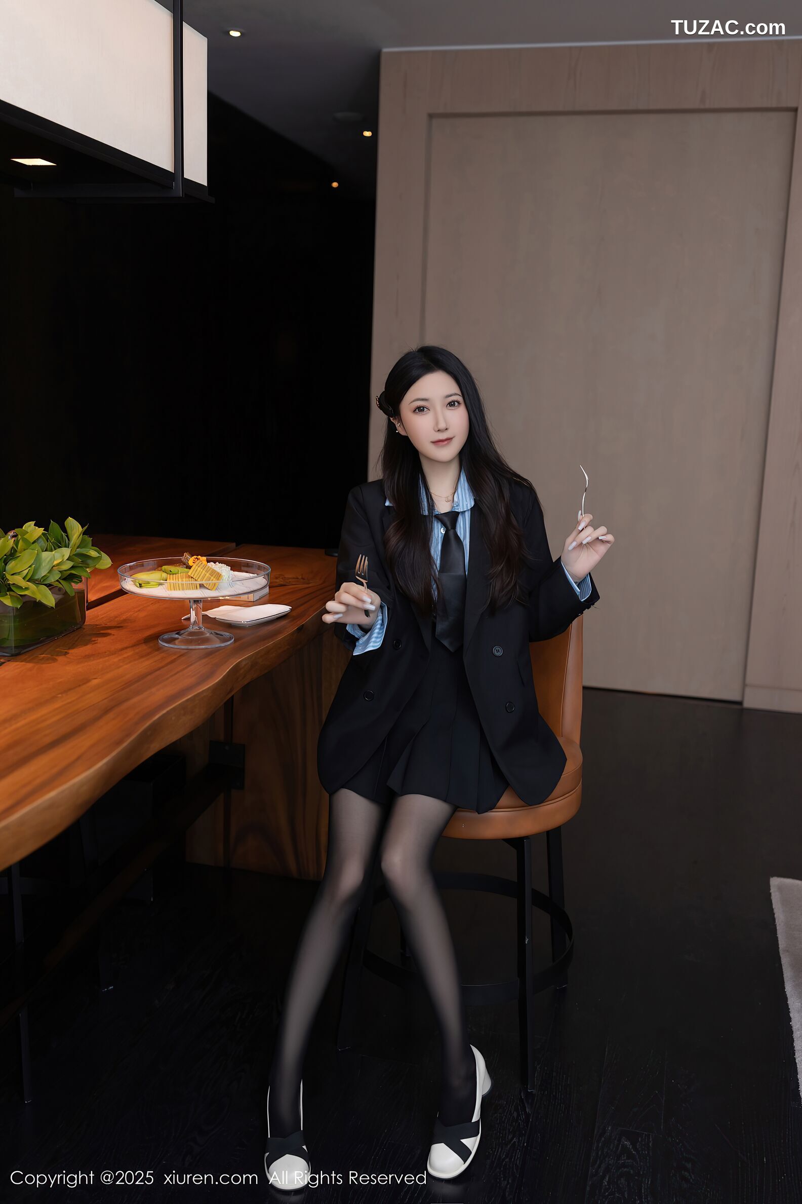 XiuRen秀人网-10412-鱼子酱Fish-蓝衬衫黑色短裙黑丝女生-2025.06.13