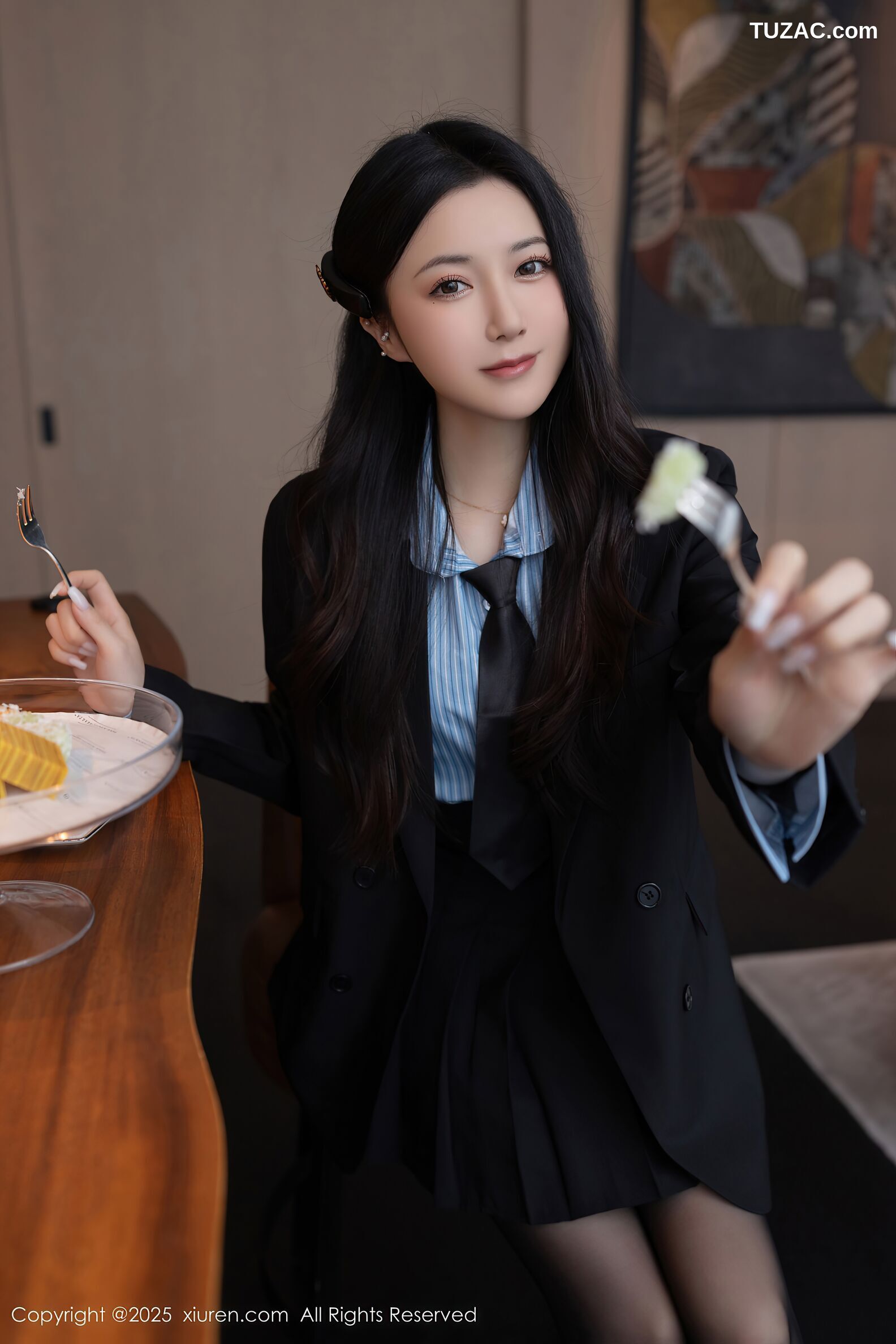 XiuRen秀人网-10412-鱼子酱Fish-蓝衬衫黑色短裙黑丝女生-2025.06.13