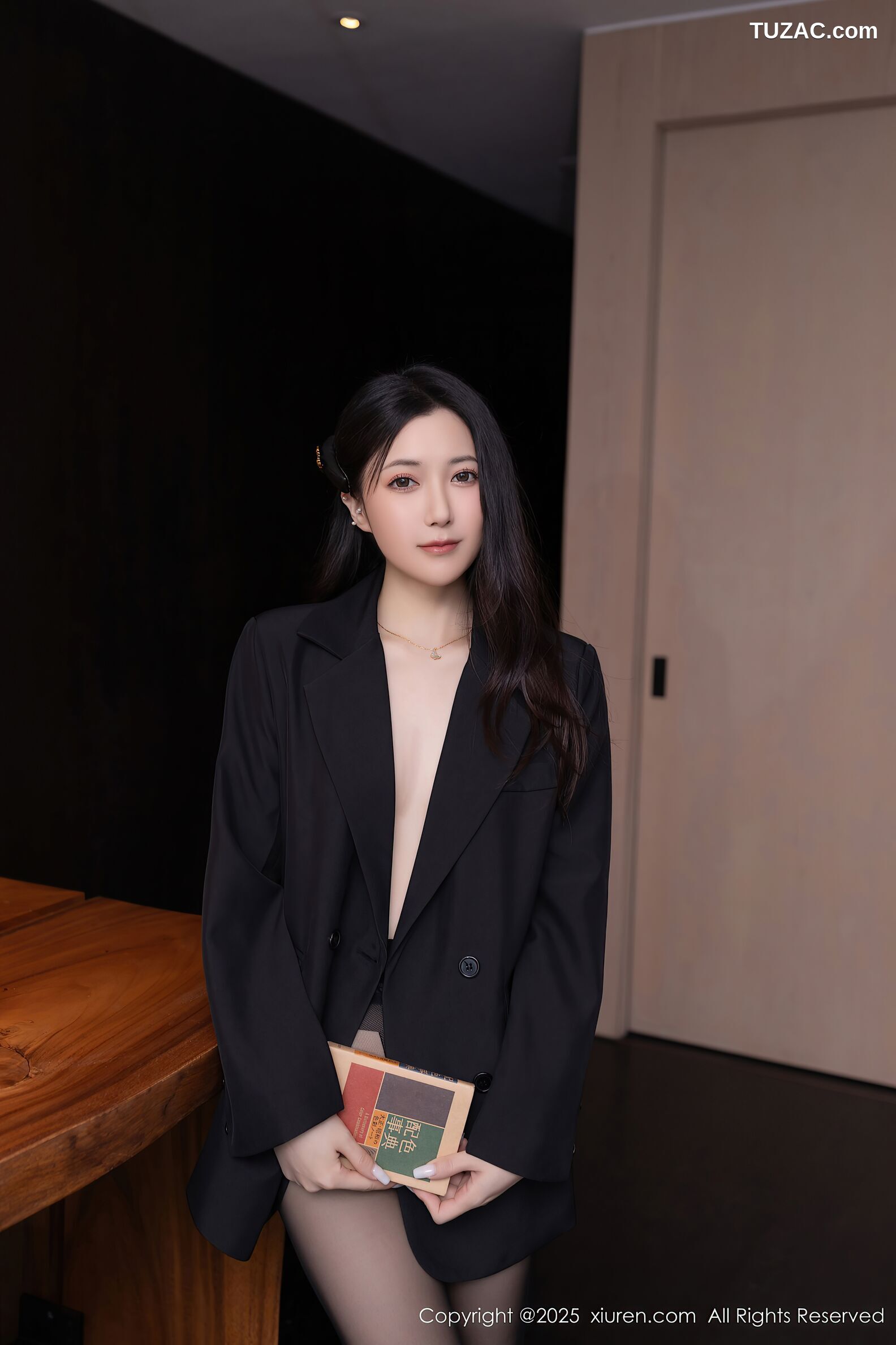 XiuRen秀人网-10412-鱼子酱Fish-蓝衬衫黑色短裙黑丝女生-2025.06.13