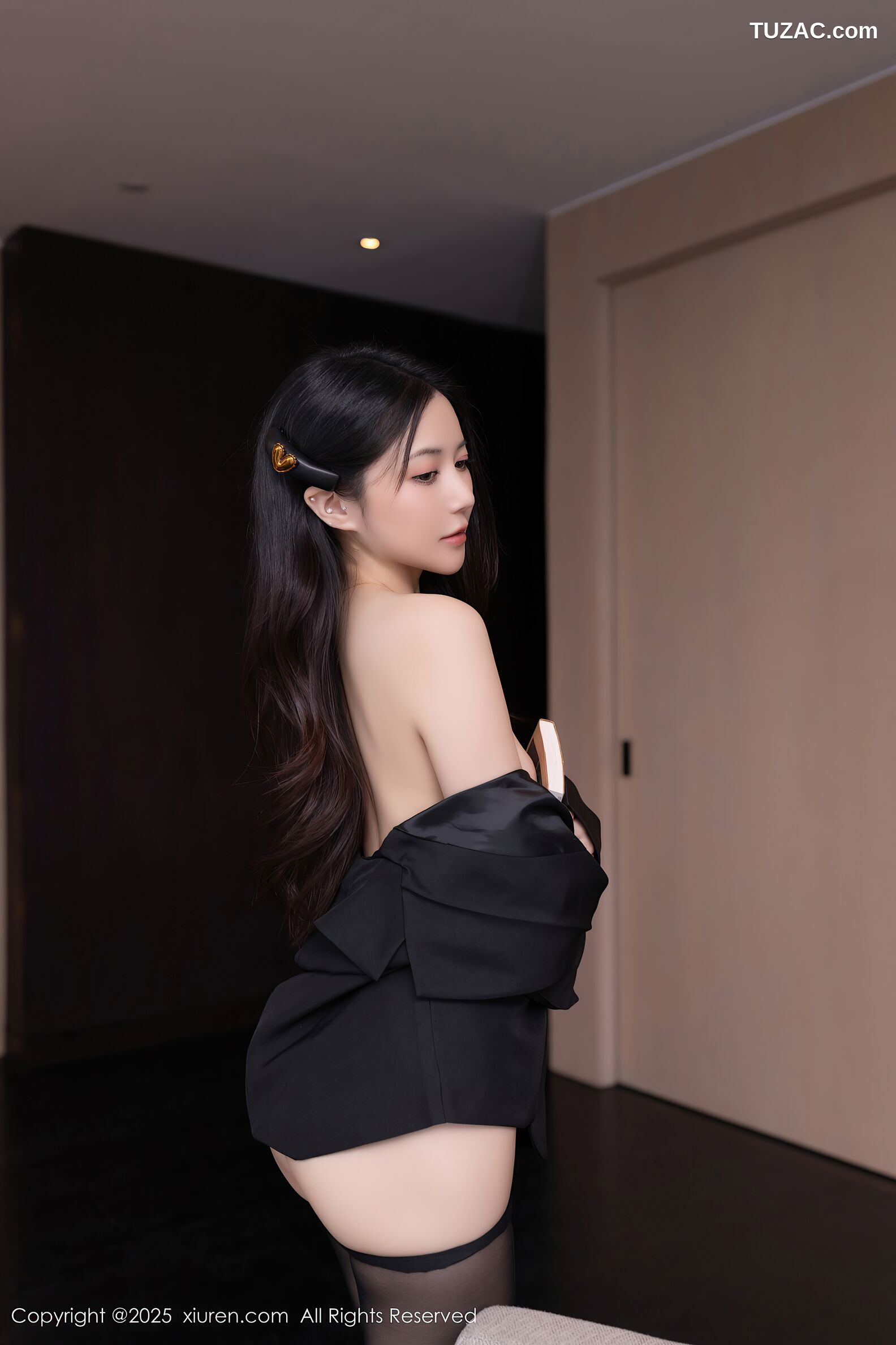 XiuRen秀人网-10412-鱼子酱Fish-蓝衬衫黑色短裙黑丝女生-2025.06.13