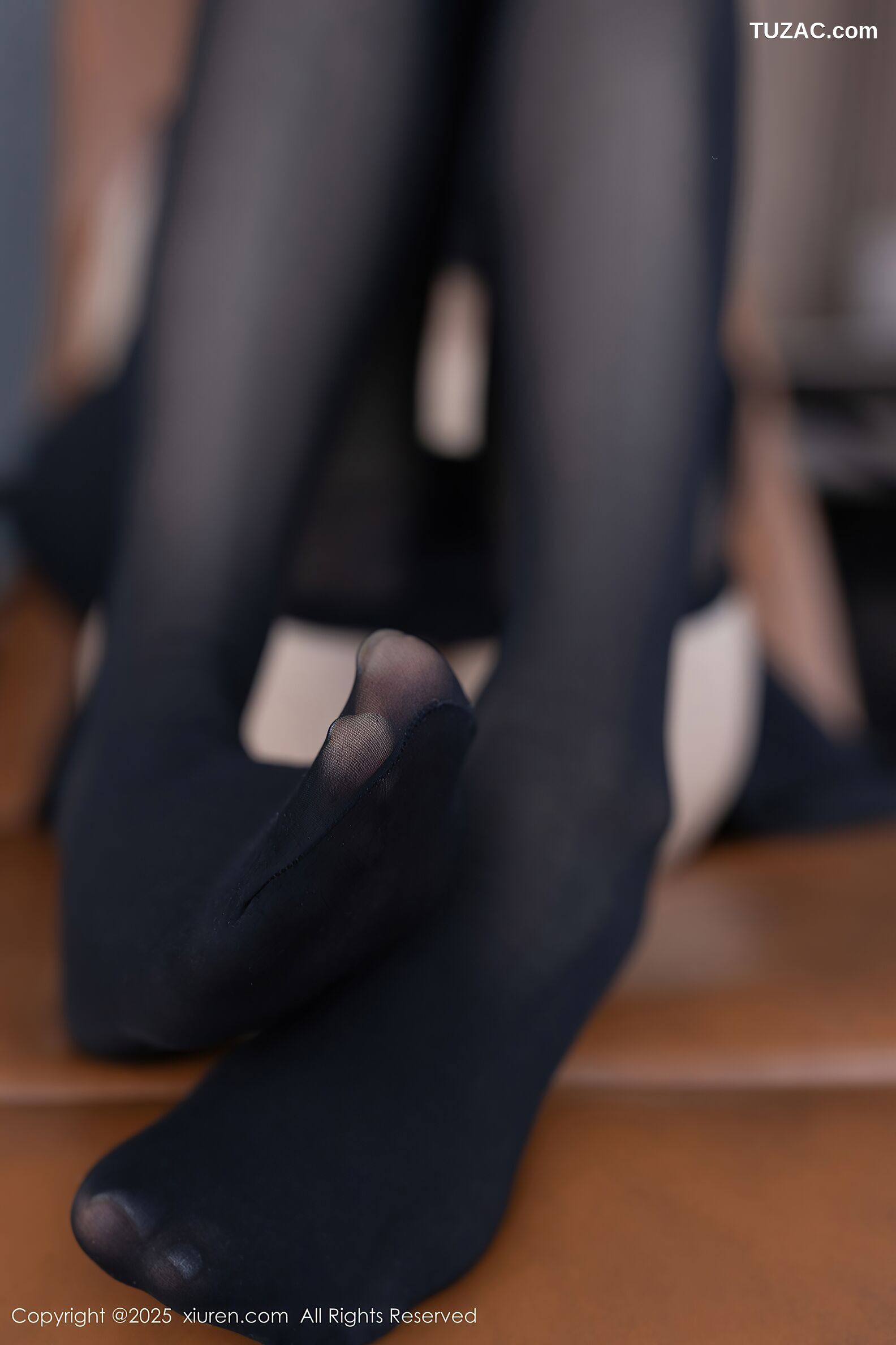 XiuRen秀人网-10412-鱼子酱Fish-蓝衬衫黑色短裙黑丝女生-2025.06.13