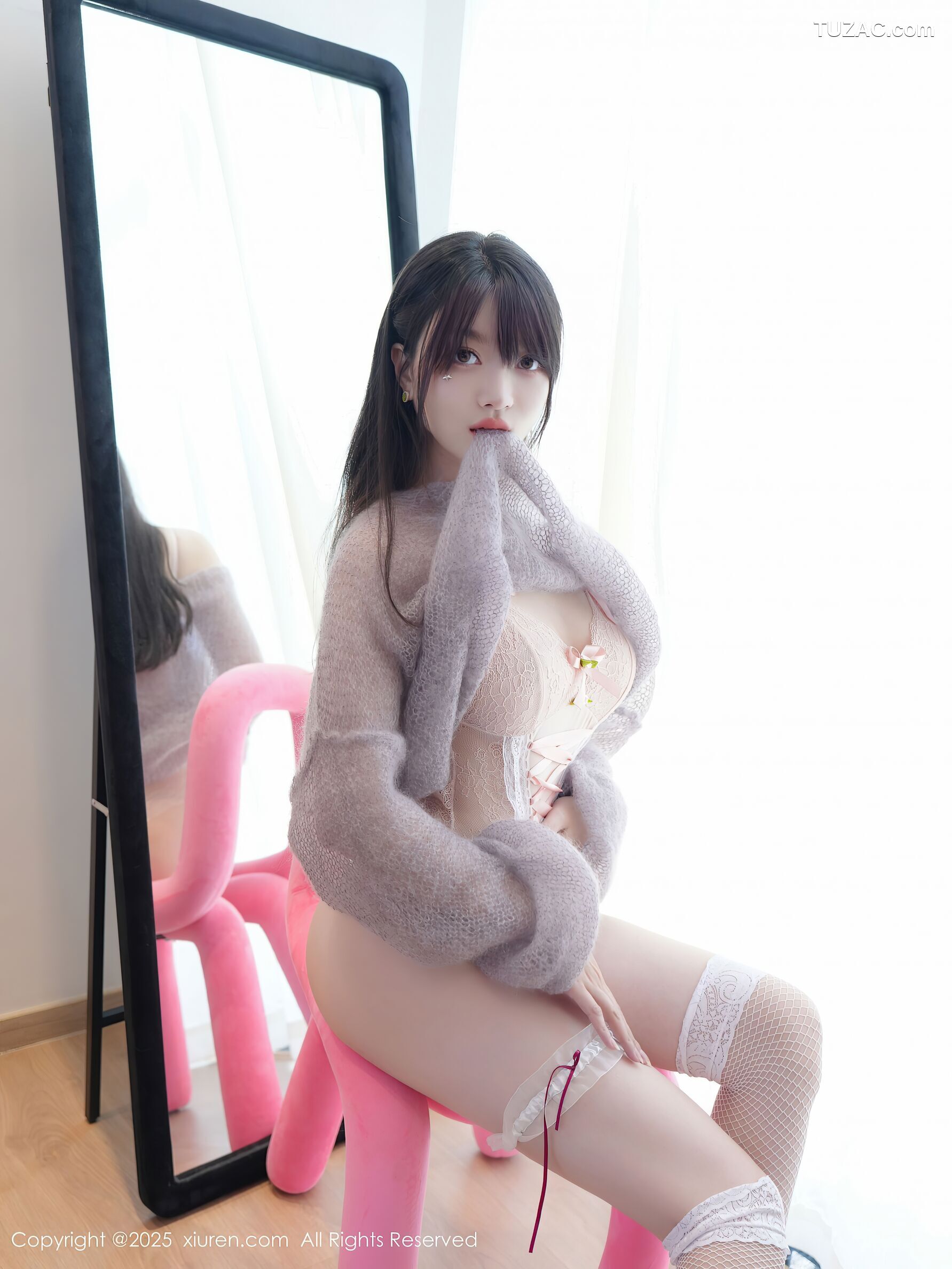 XiuRen秀人网-10416-白露lulu-灰色针织衫粉色情趣内衣白丝爆乳-2025.06.16