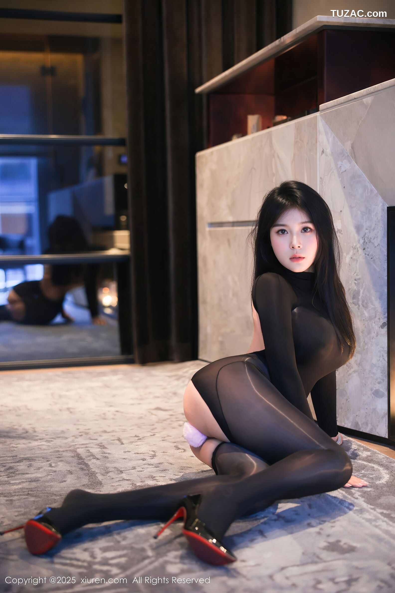 XiuRen秀人网-10420-麦田-黑色连体黑丝粉色兔尾肛塞-2025.06.17