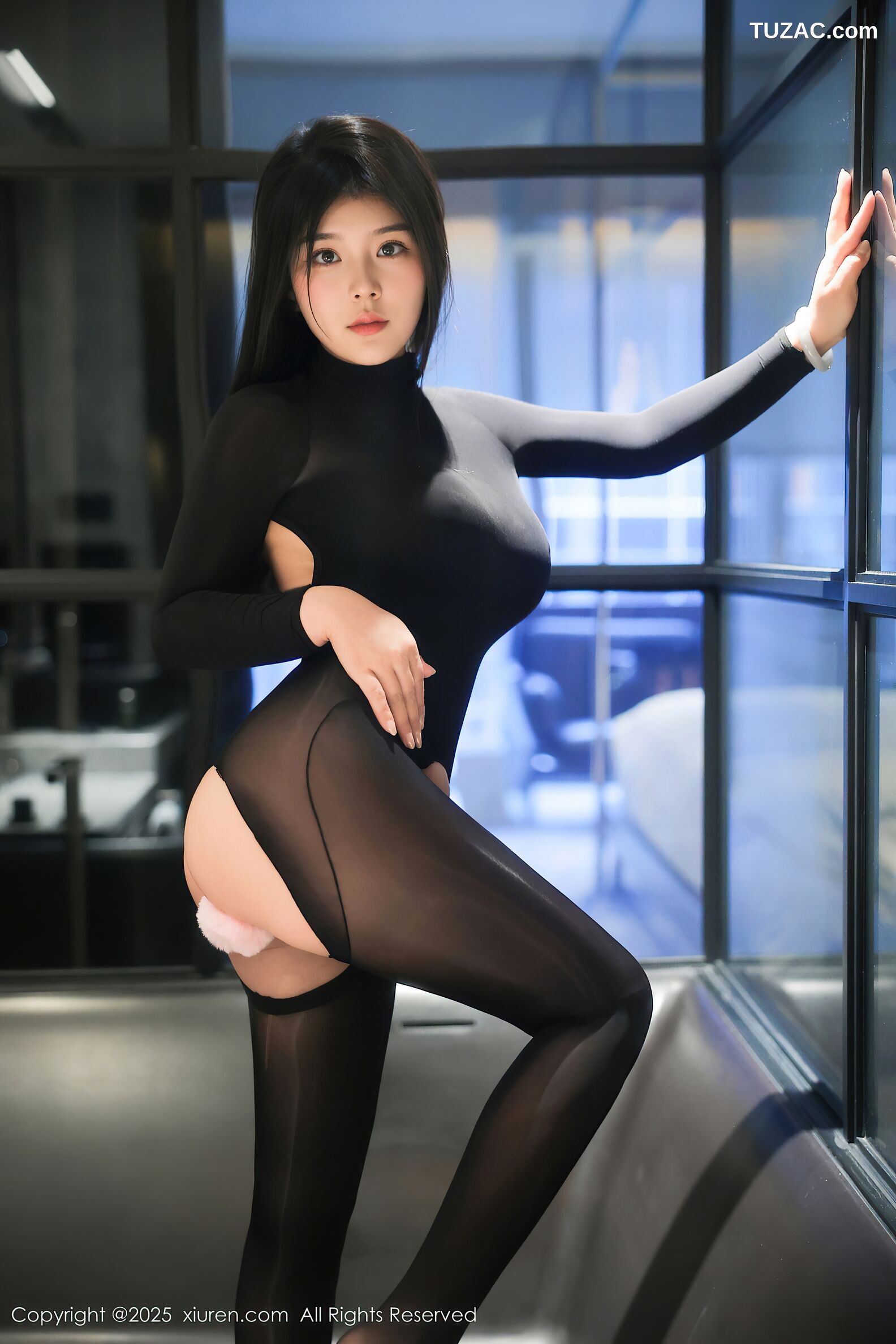 XiuRen秀人网-10420-麦田-黑色连体黑丝粉色兔尾肛塞-2025.06.17