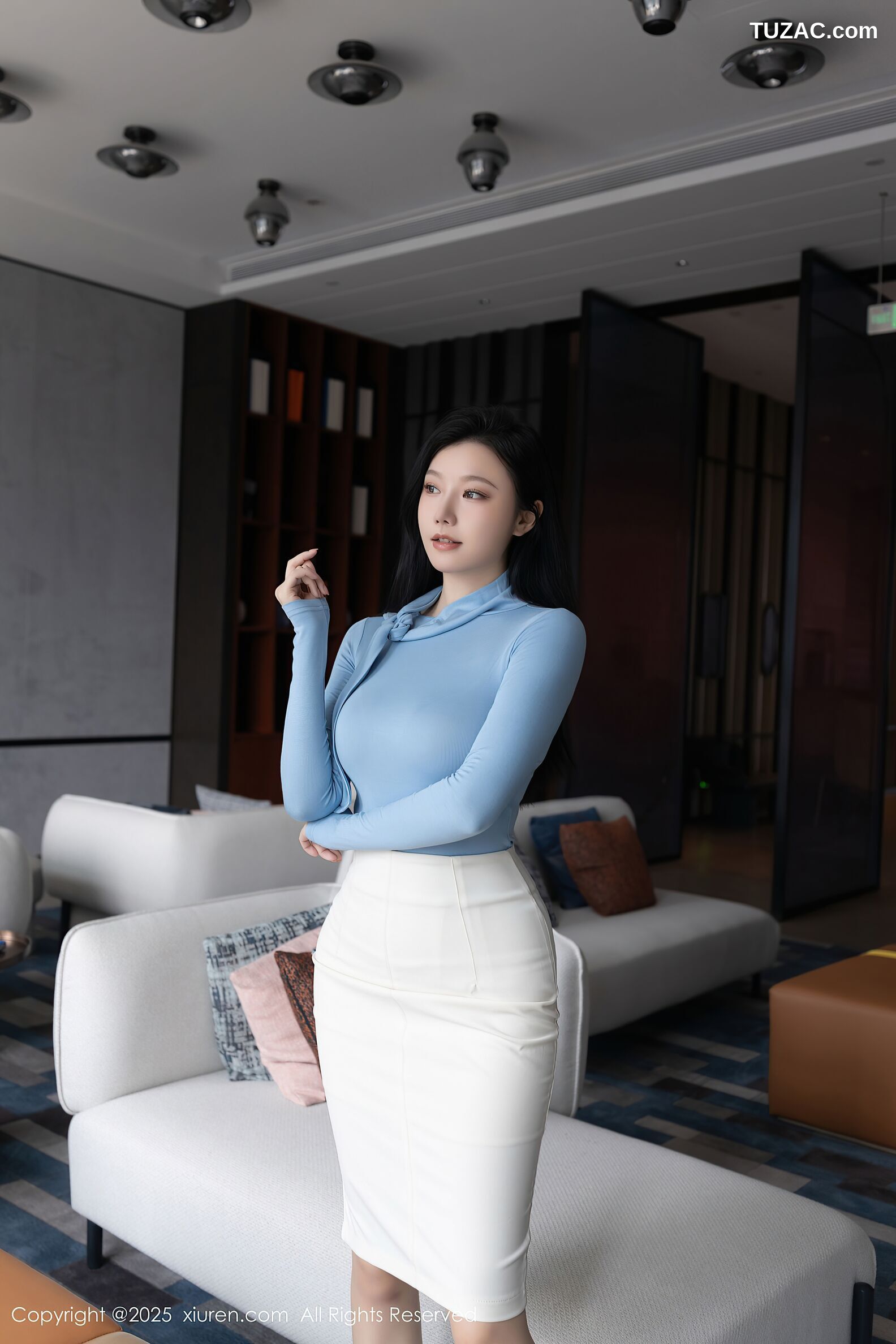 XiuRen秀人网-10424-安然anran-蓝T白短裙诱人肉色丝袜-2025.06.17