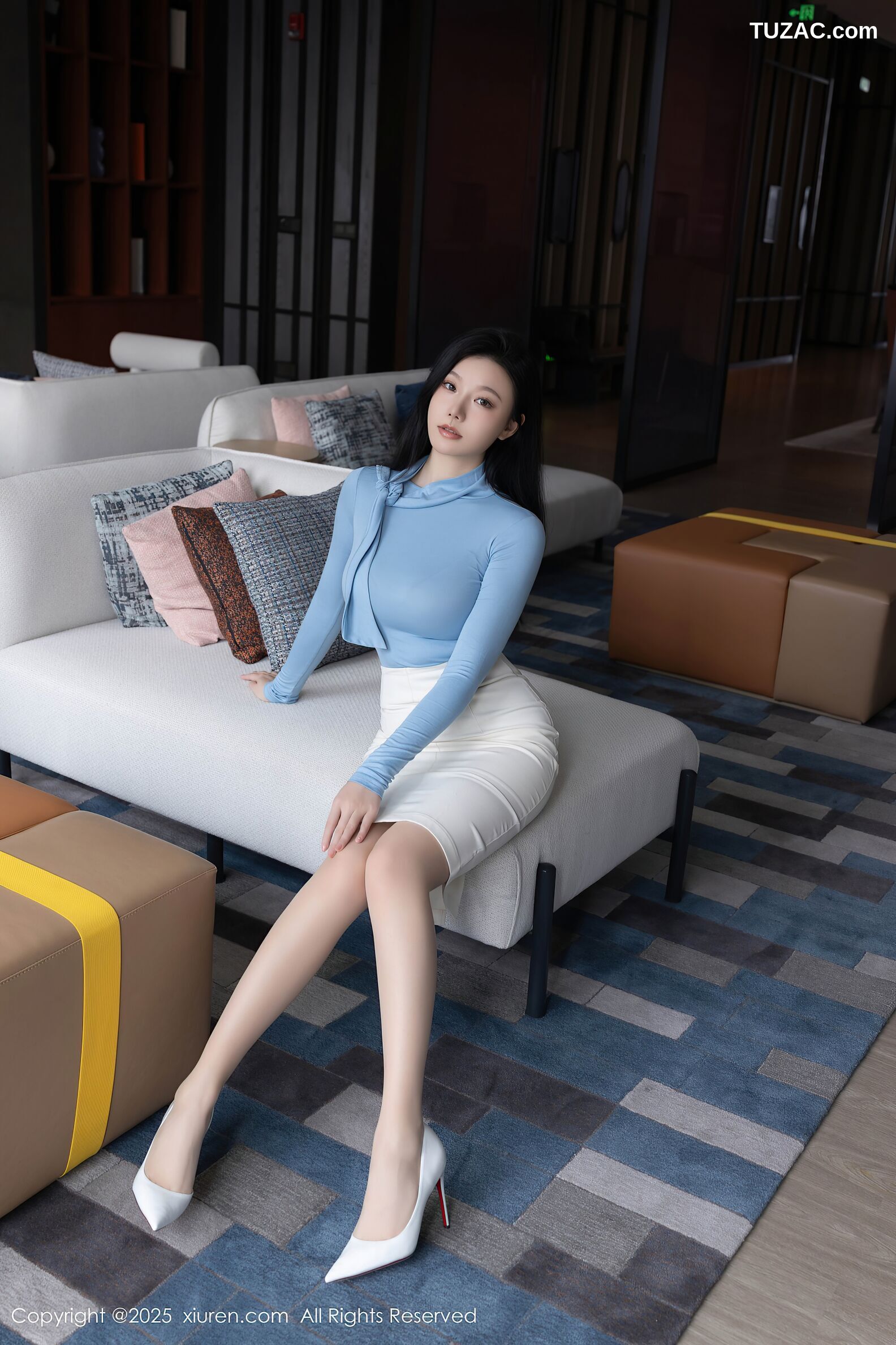 XiuRen秀人网-10424-安然anran-蓝T白短裙诱人肉色丝袜-2025.06.17