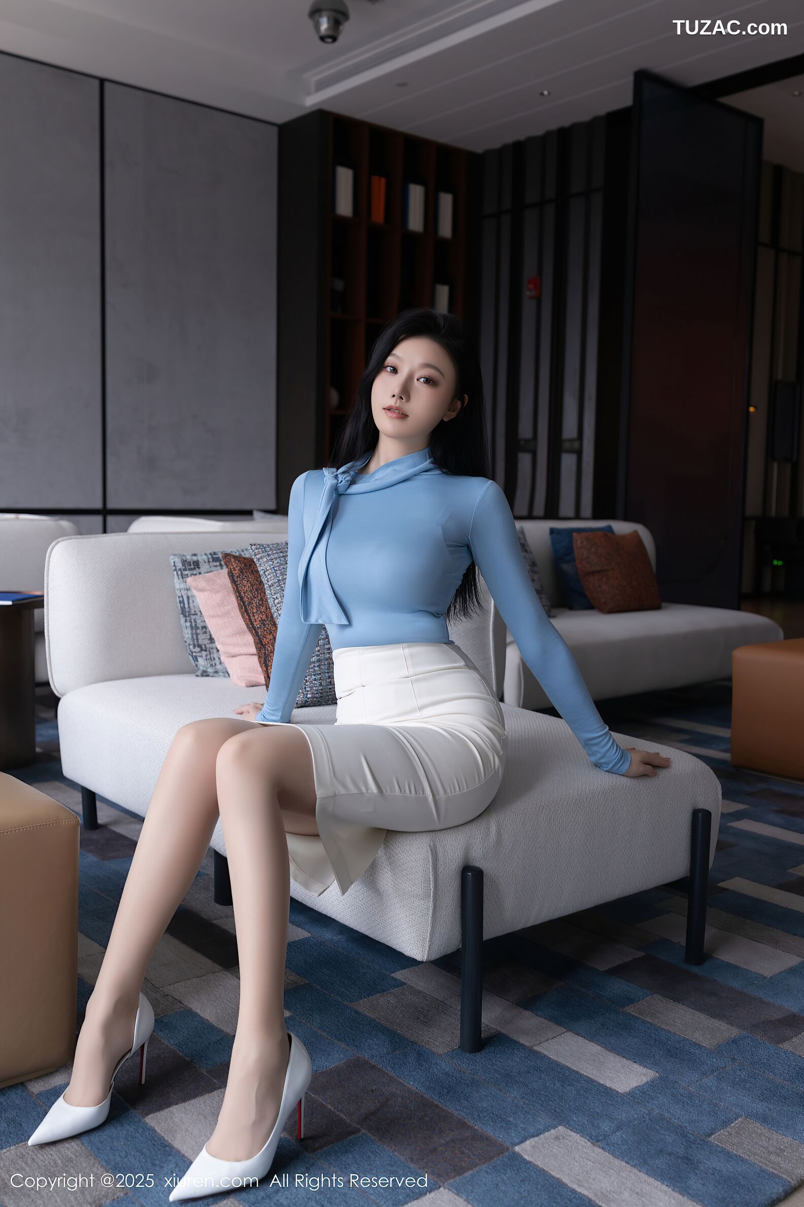 XiuRen秀人网-10424-安然anran-蓝T白短裙诱人肉色丝袜-2025.06.17