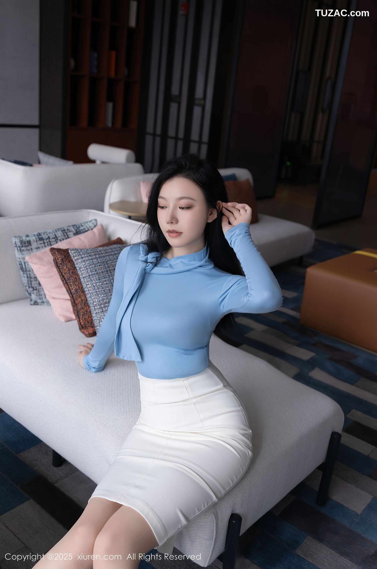 XiuRen秀人网-10424-安然anran-蓝T白短裙诱人肉色丝袜-2025.06.17