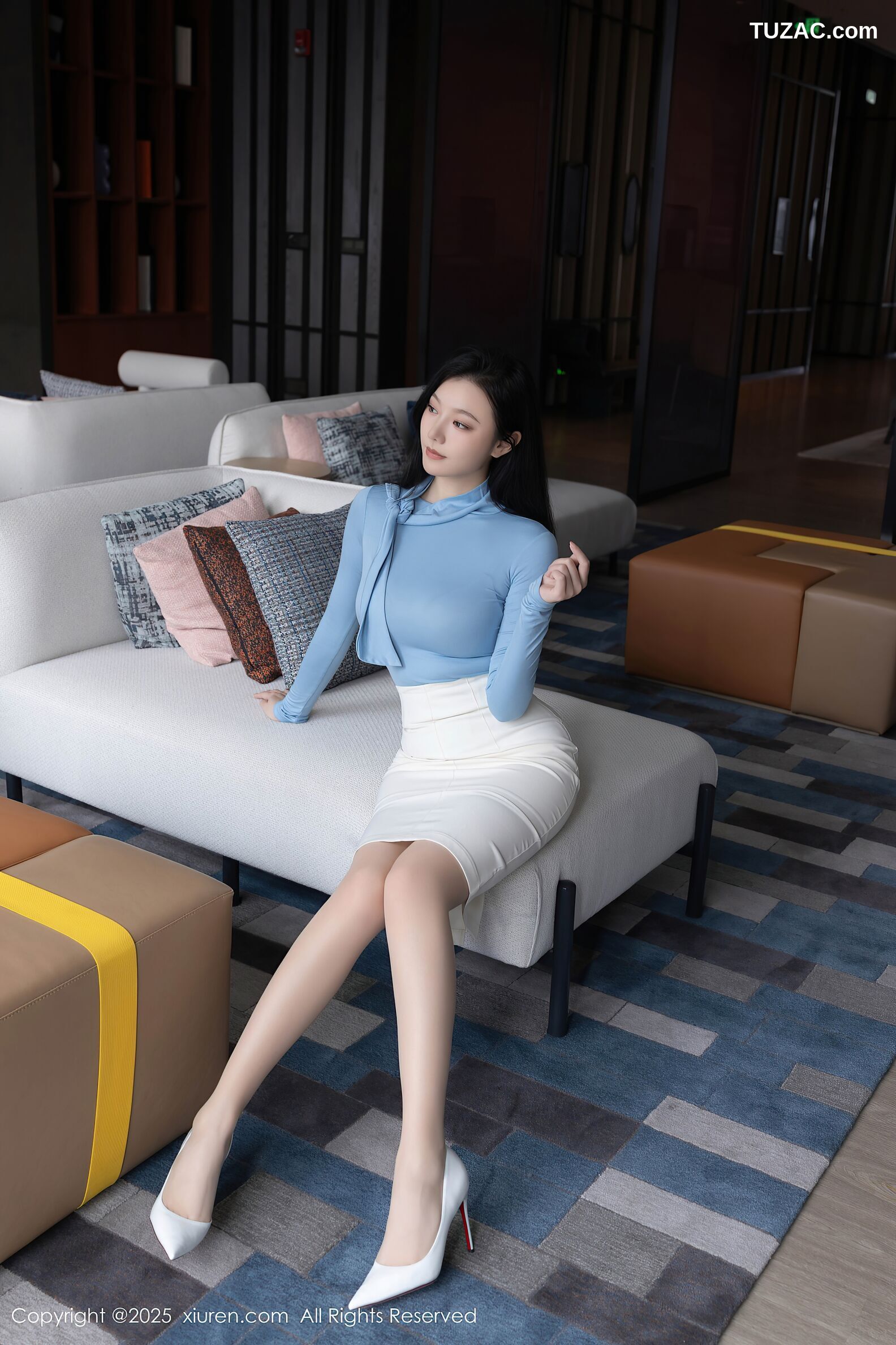 XiuRen秀人网-10424-安然anran-蓝T白短裙诱人肉色丝袜-2025.06.17