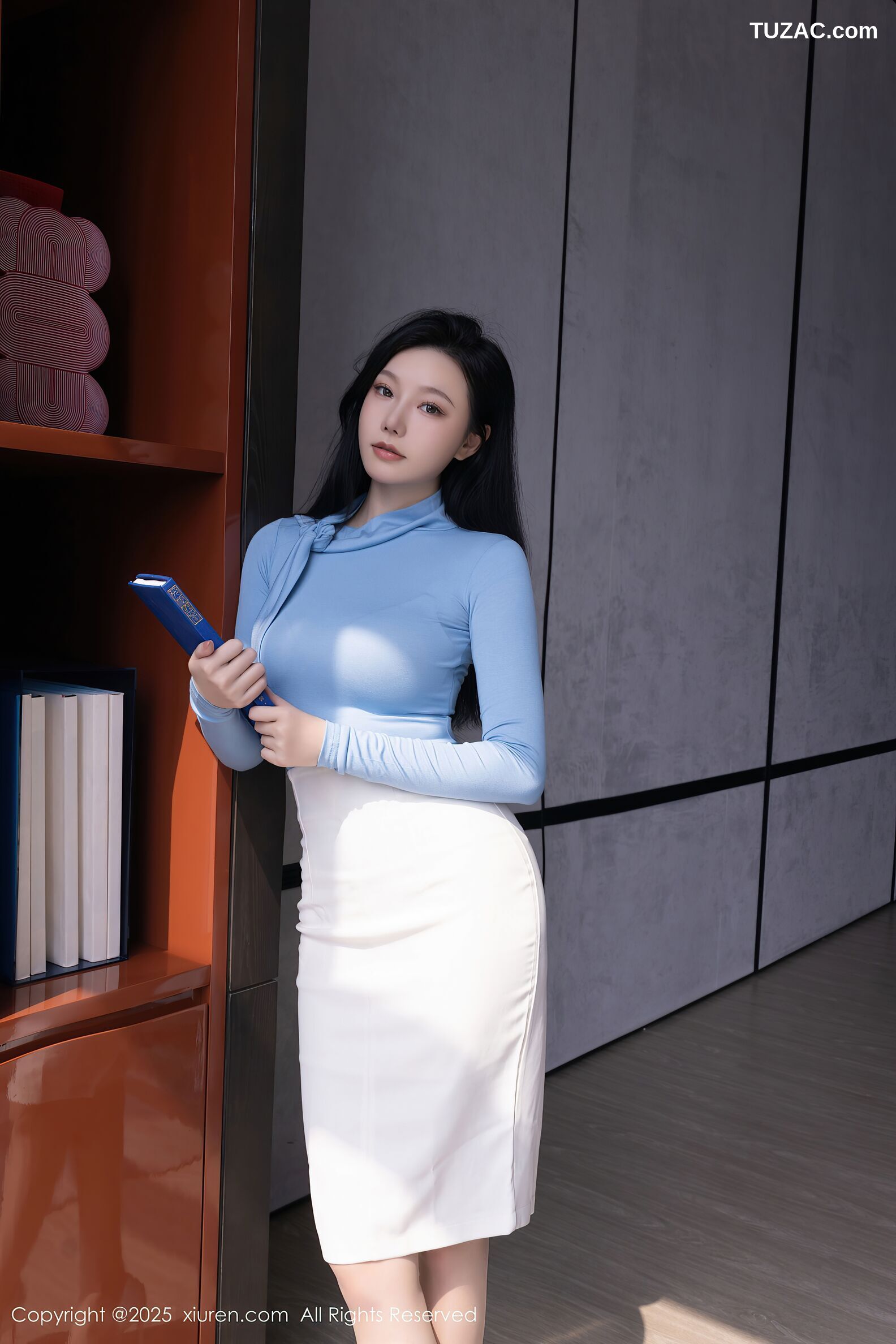 XiuRen秀人网-10424-安然anran-蓝T白短裙诱人肉色丝袜-2025.06.17