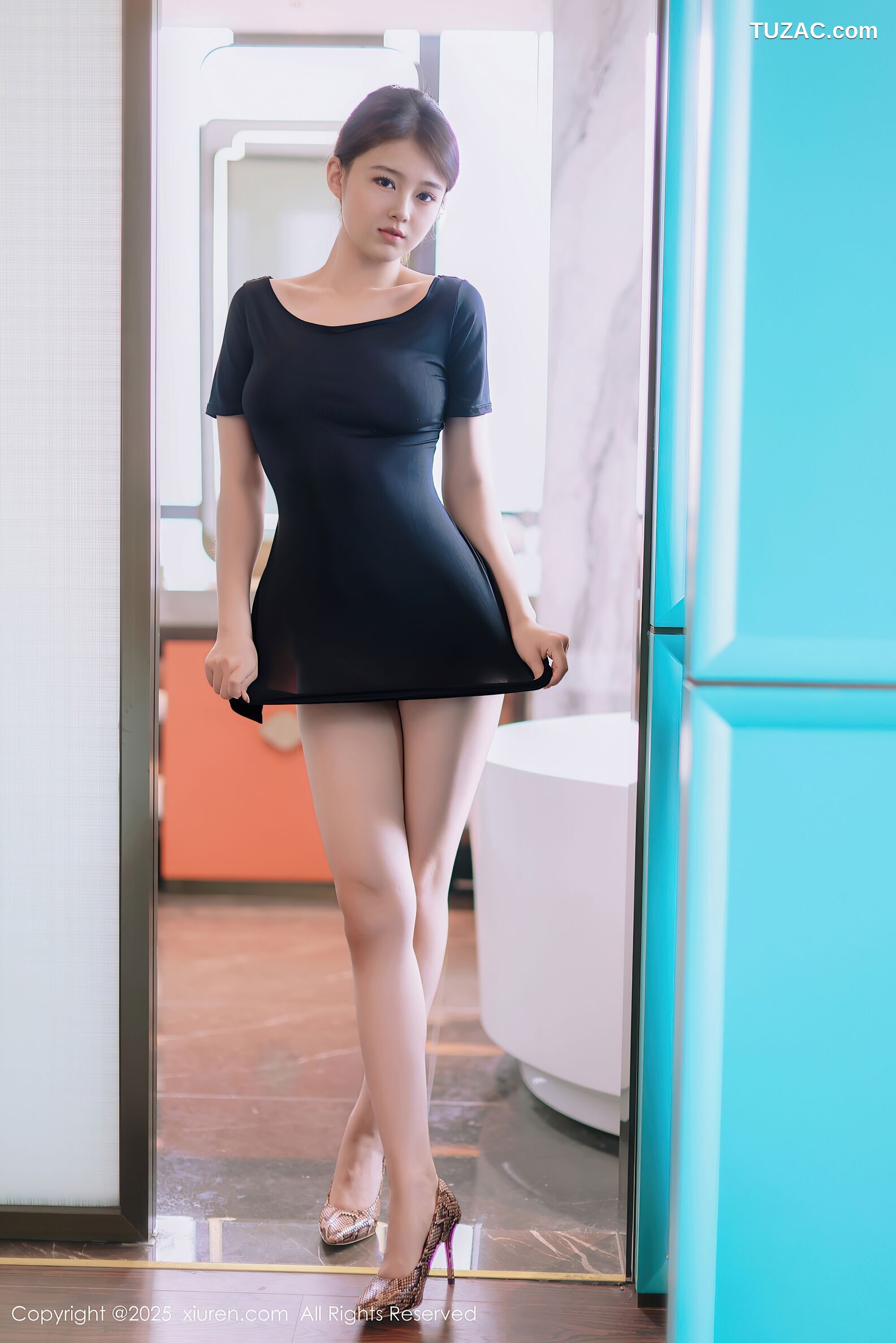 XiuRen秀人网-10426-小橘子orange-黑色连衣短裙美胸发光肛塞-2025.06.18