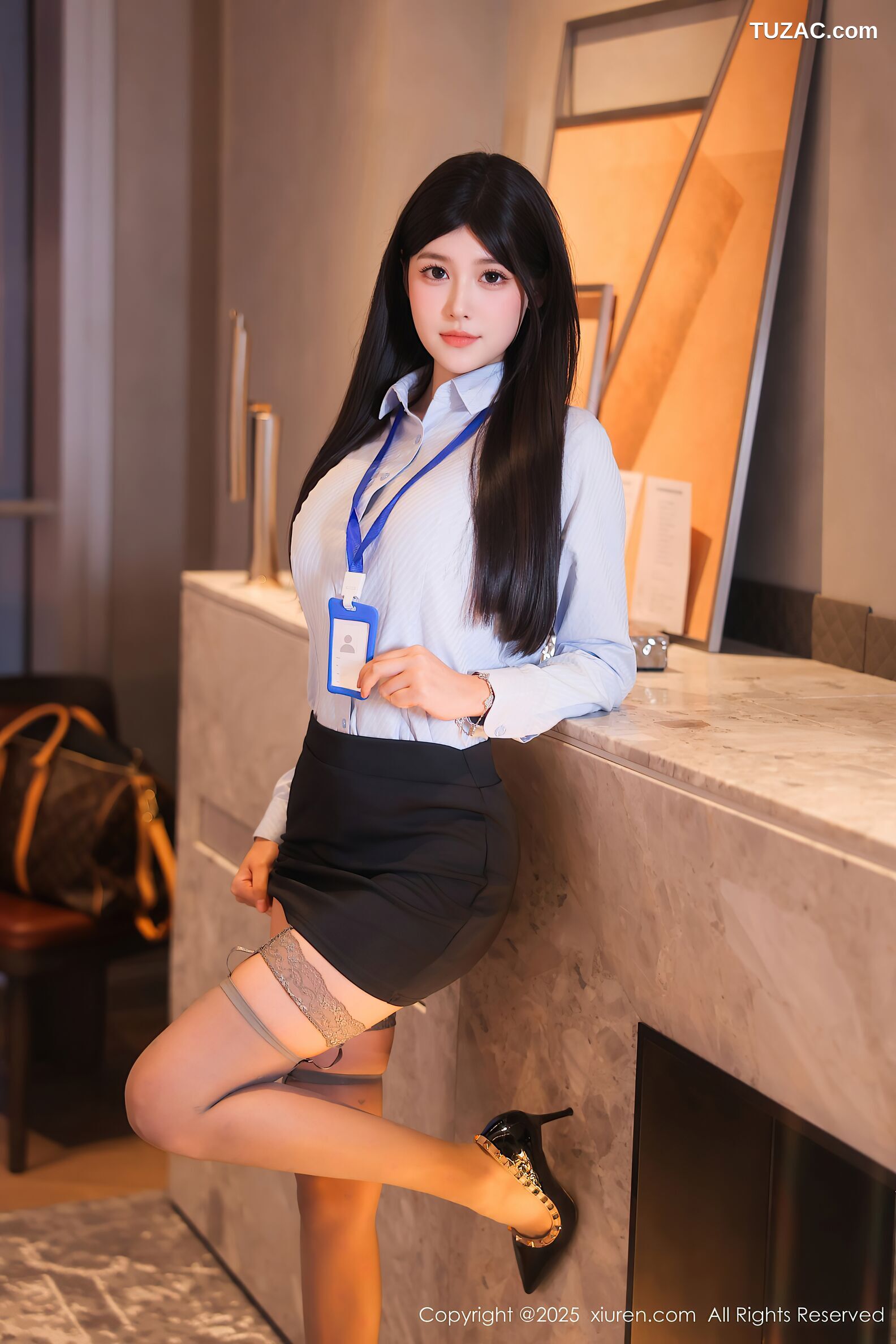 XiuRen秀人网-10440-余安安-OL淡蓝衬衫黑短裙黑蕾丝情趣内衣-2025.06.20