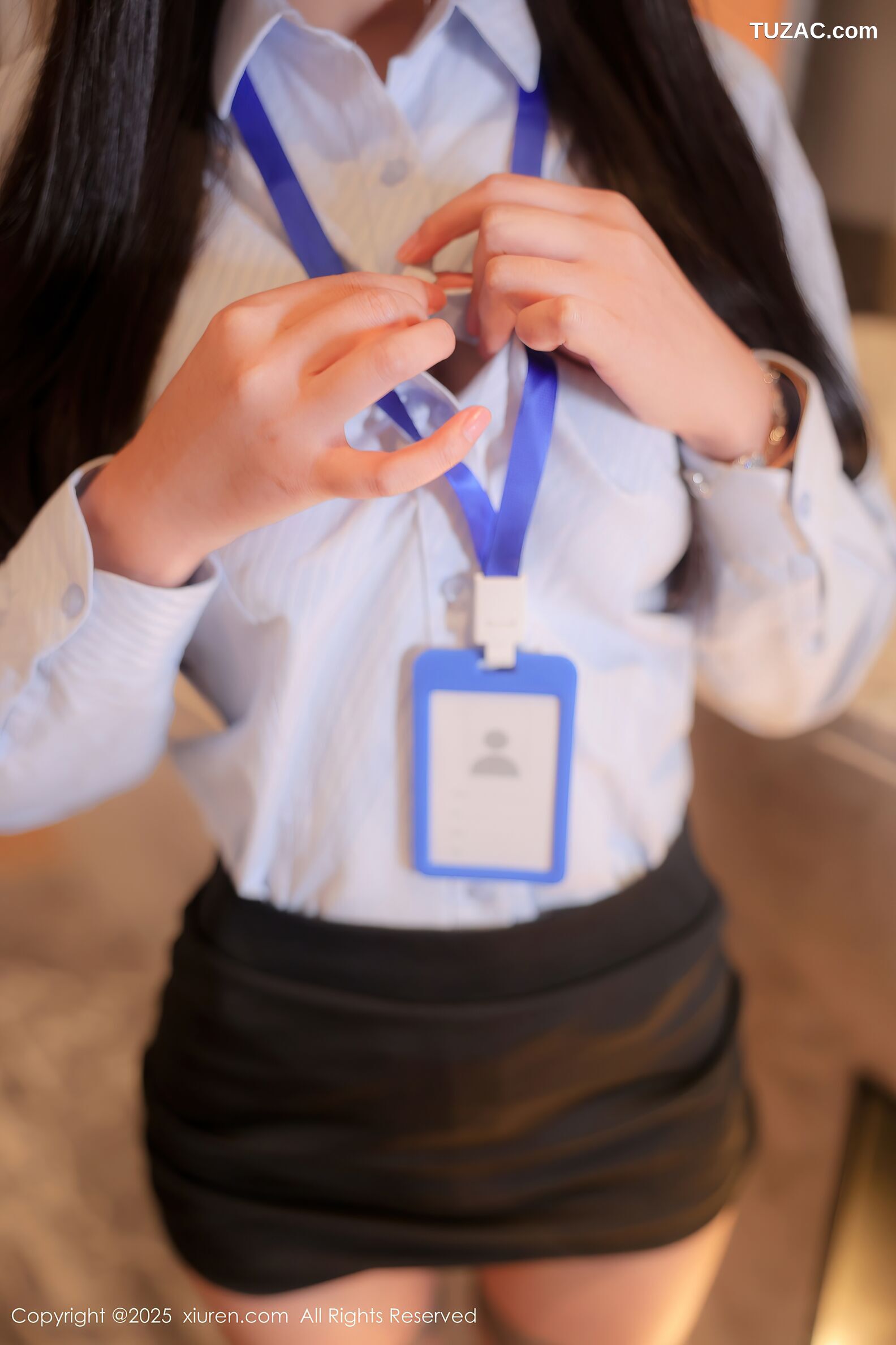 XiuRen秀人网-10440-余安安-OL淡蓝衬衫黑短裙黑蕾丝情趣内衣-2025.06.20