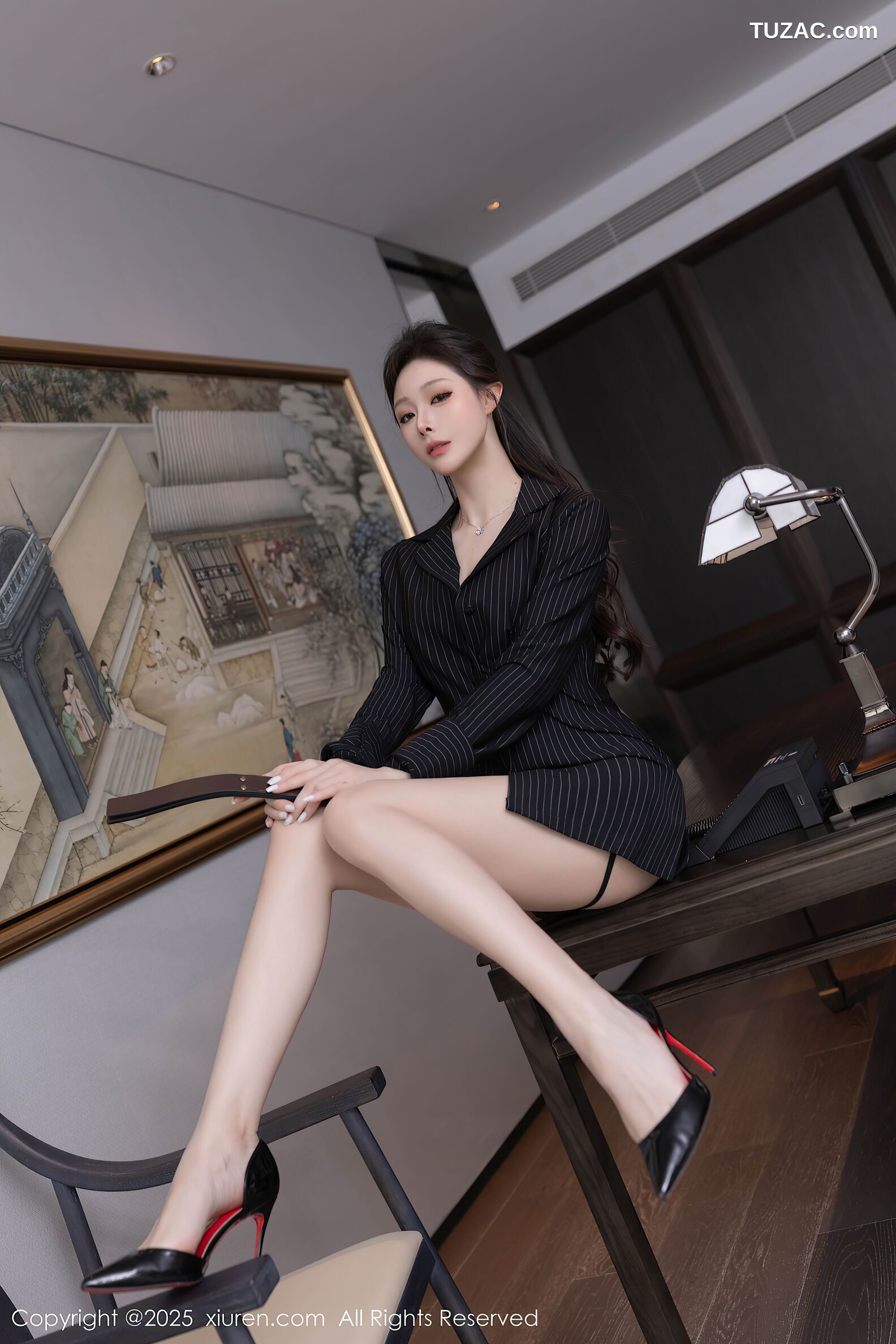 XiuRen秀人网-10446-小逗逗-黑条纹外套黑薄纱情趣内衣-2025.06.20