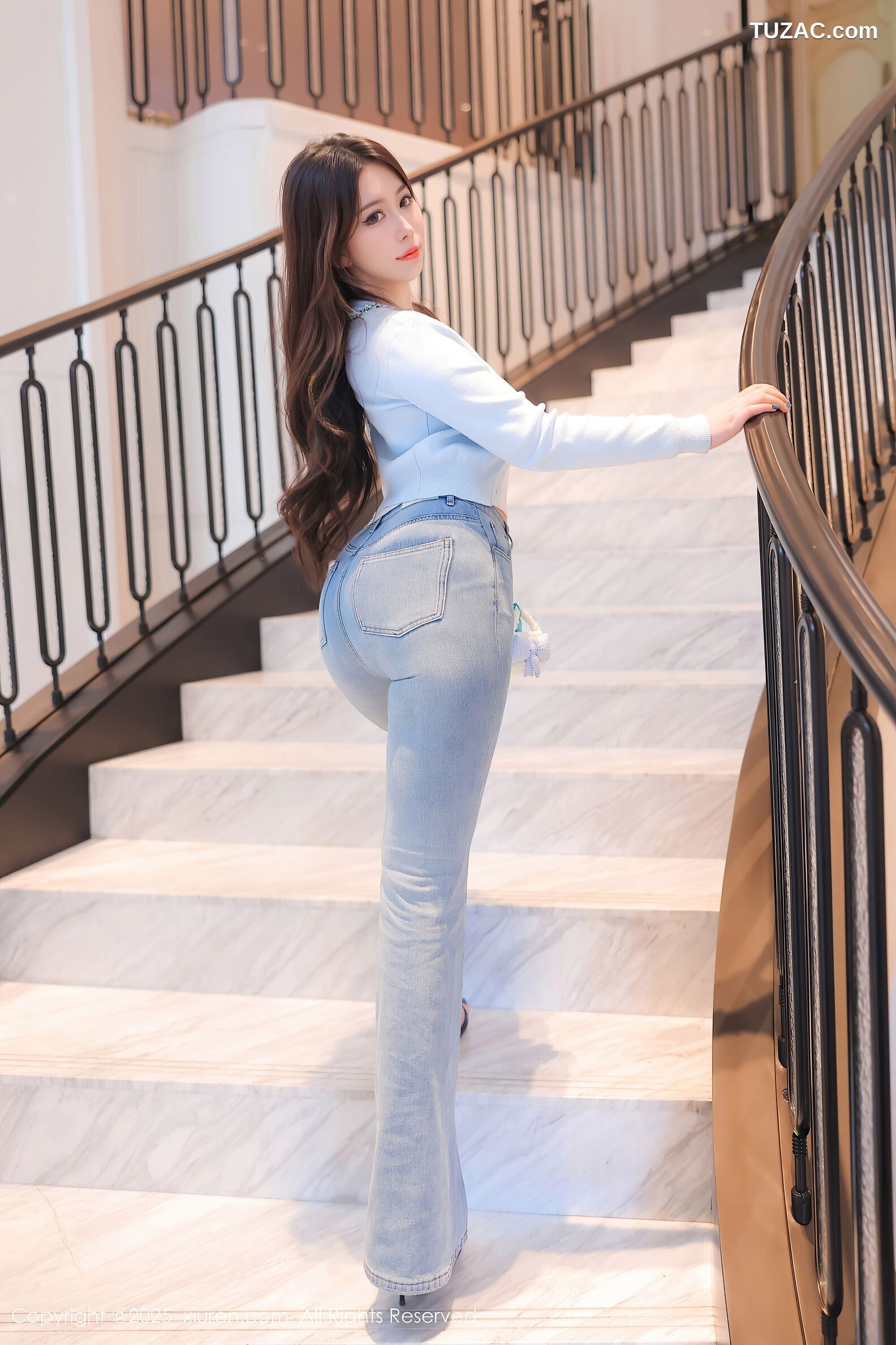 XiuRen秀人网-10450-蛋蛋宝-白T牛仔裤黑丝-2025.06.23