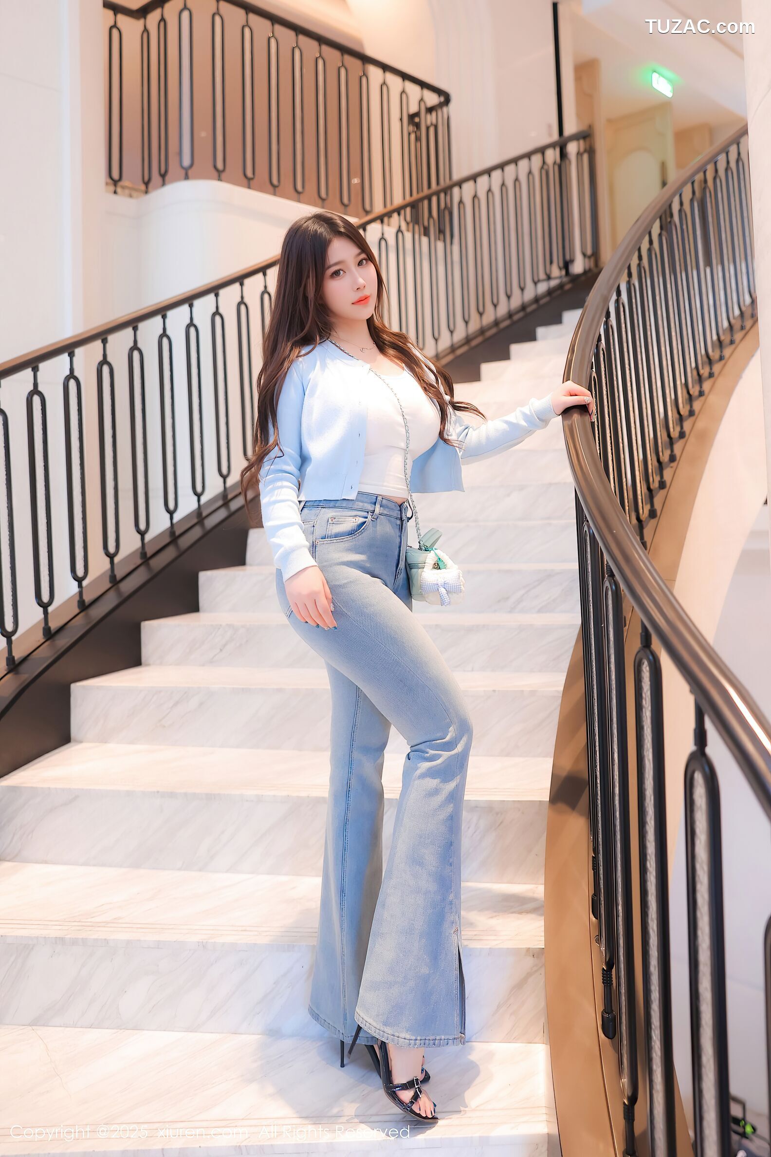 XiuRen秀人网-10450-蛋蛋宝-白T牛仔裤黑丝-2025.06.23