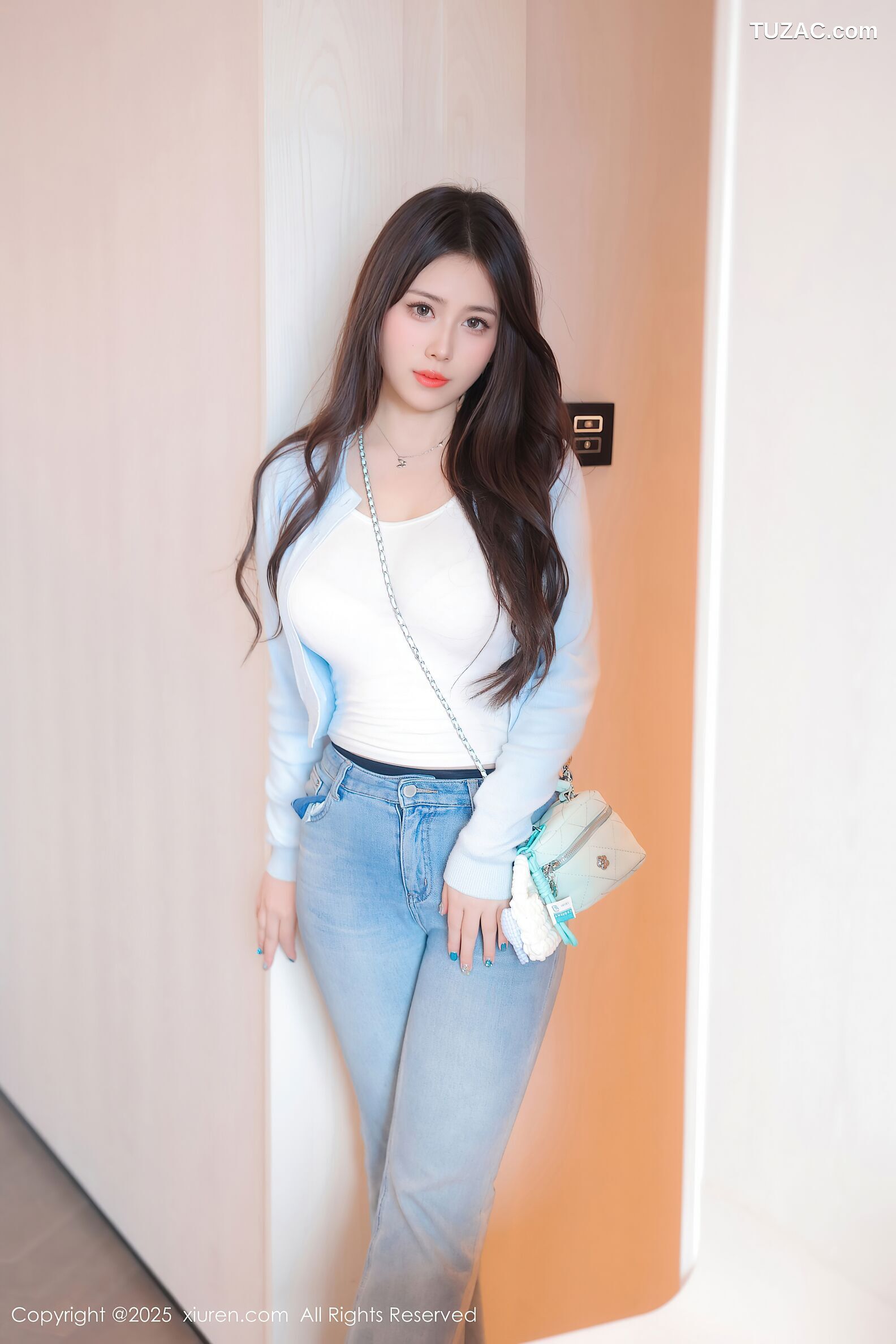 XiuRen秀人网-10450-蛋蛋宝-白T牛仔裤黑丝-2025.06.23