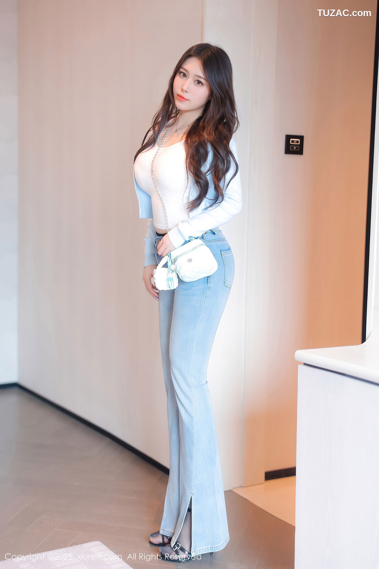 XiuRen秀人网-10450-蛋蛋宝-白T牛仔裤黑丝-2025.06.23