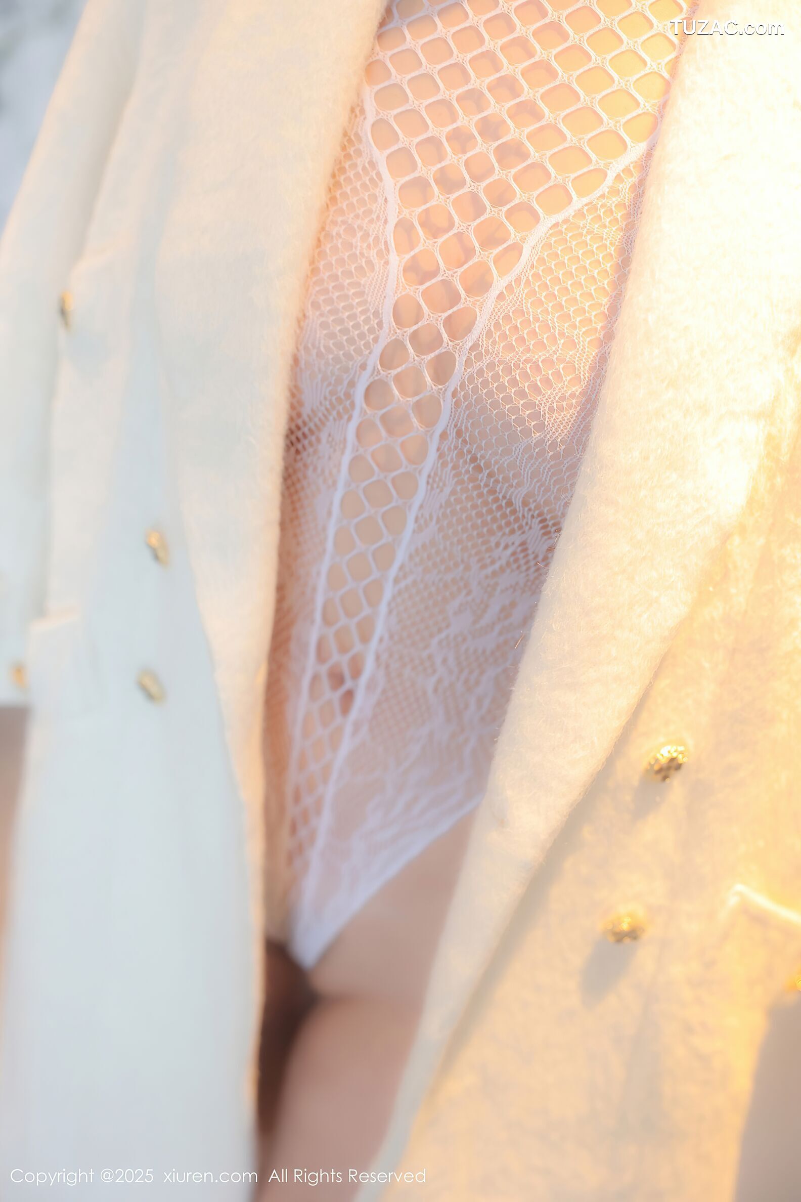 XiuRen秀人网-10454-瓦达西-白色大衣白色蕾丝情趣内衣-2025.06.24