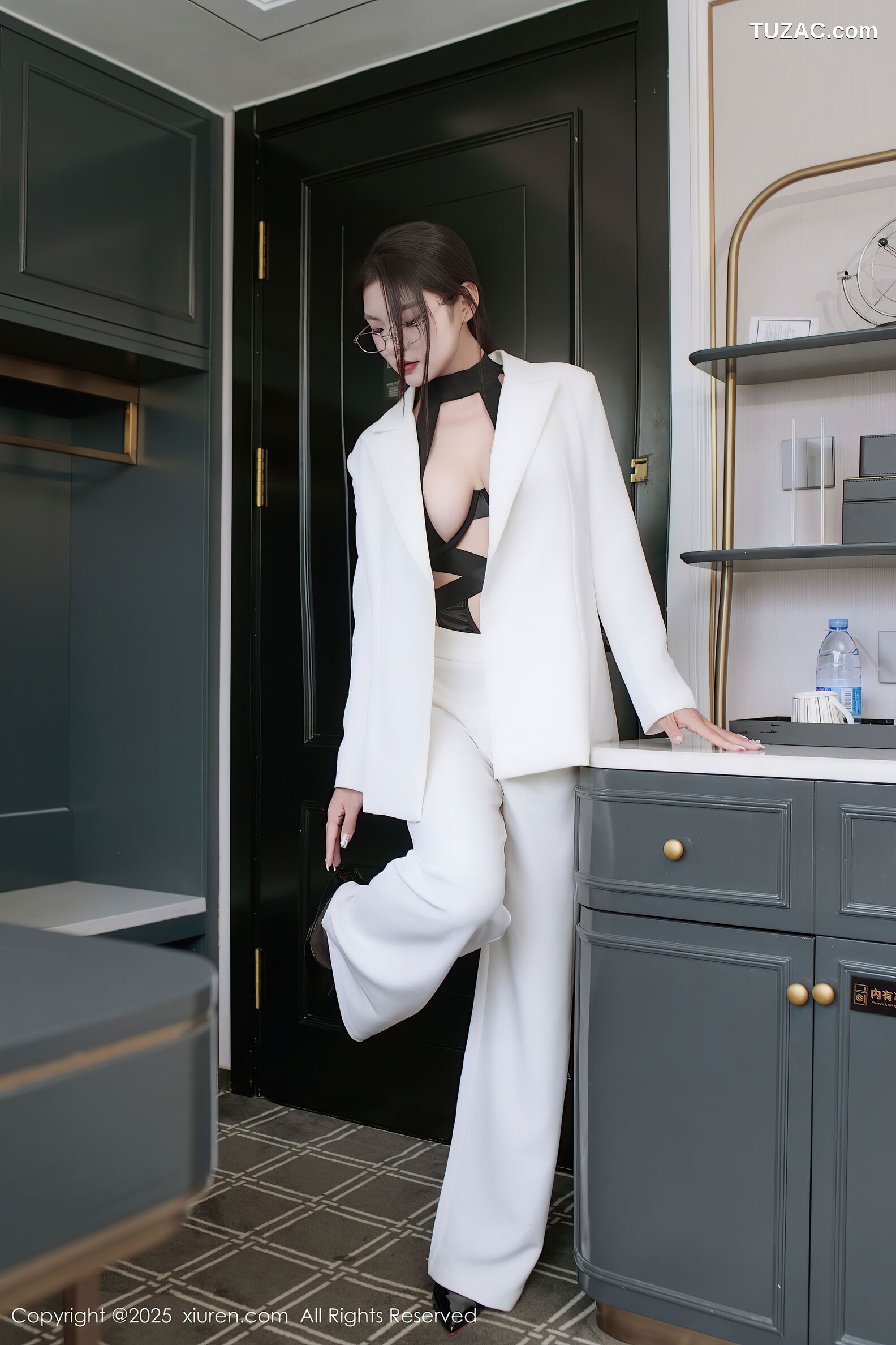 XiuRen秀人网-10464-冬安-OL白色西服套装黑绑带情趣内衣-2025.06.26
