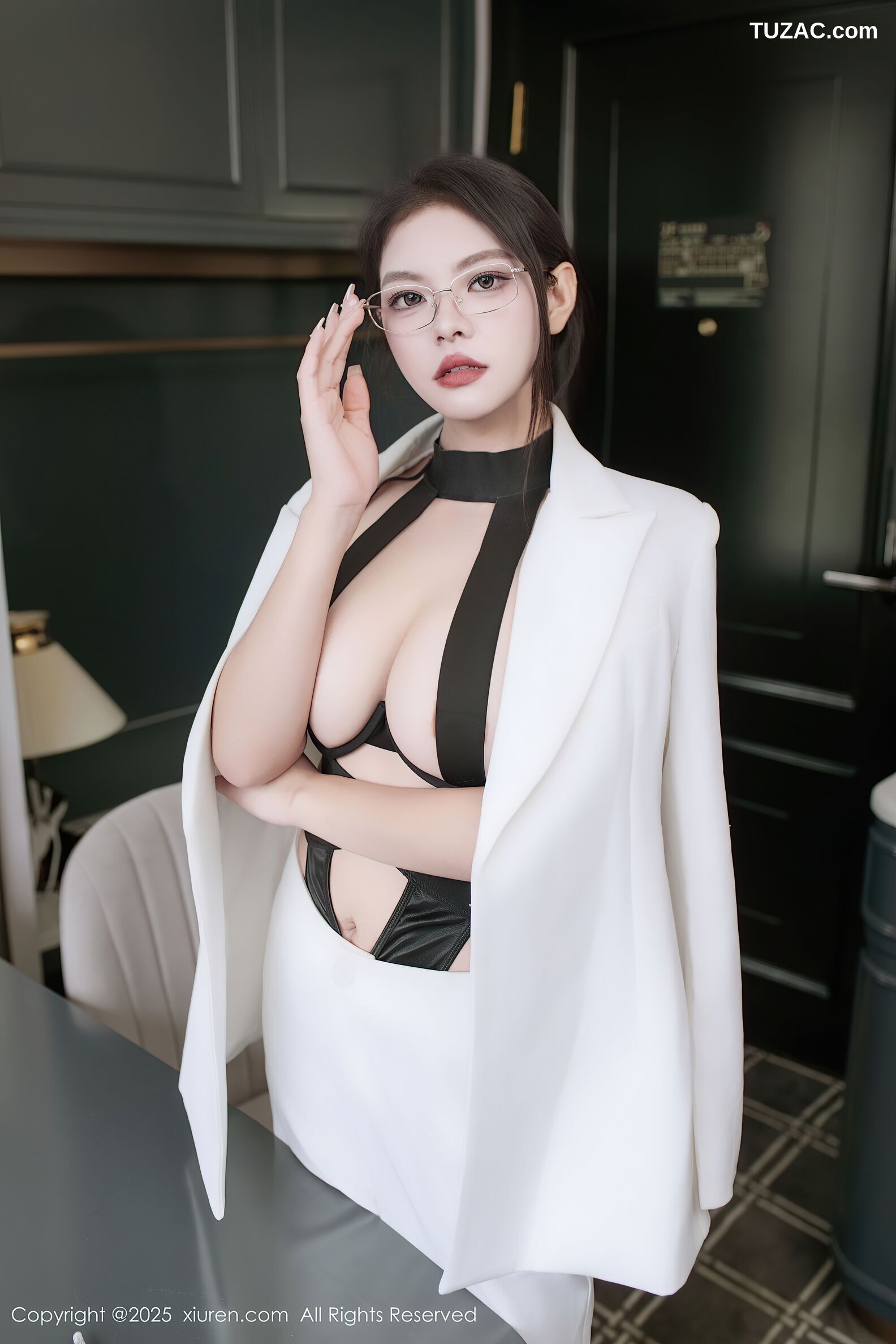 XiuRen秀人网-10464-冬安-OL白色西服套装黑绑带情趣内衣-2025.06.26