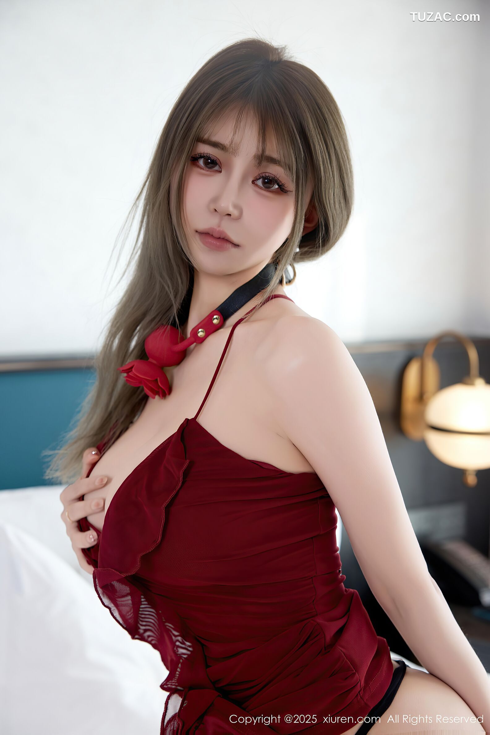 XiuRen秀人网-10466-Zoe柚柚-酒红吊带连衣短裙爆乳黑丝-2025.06.26