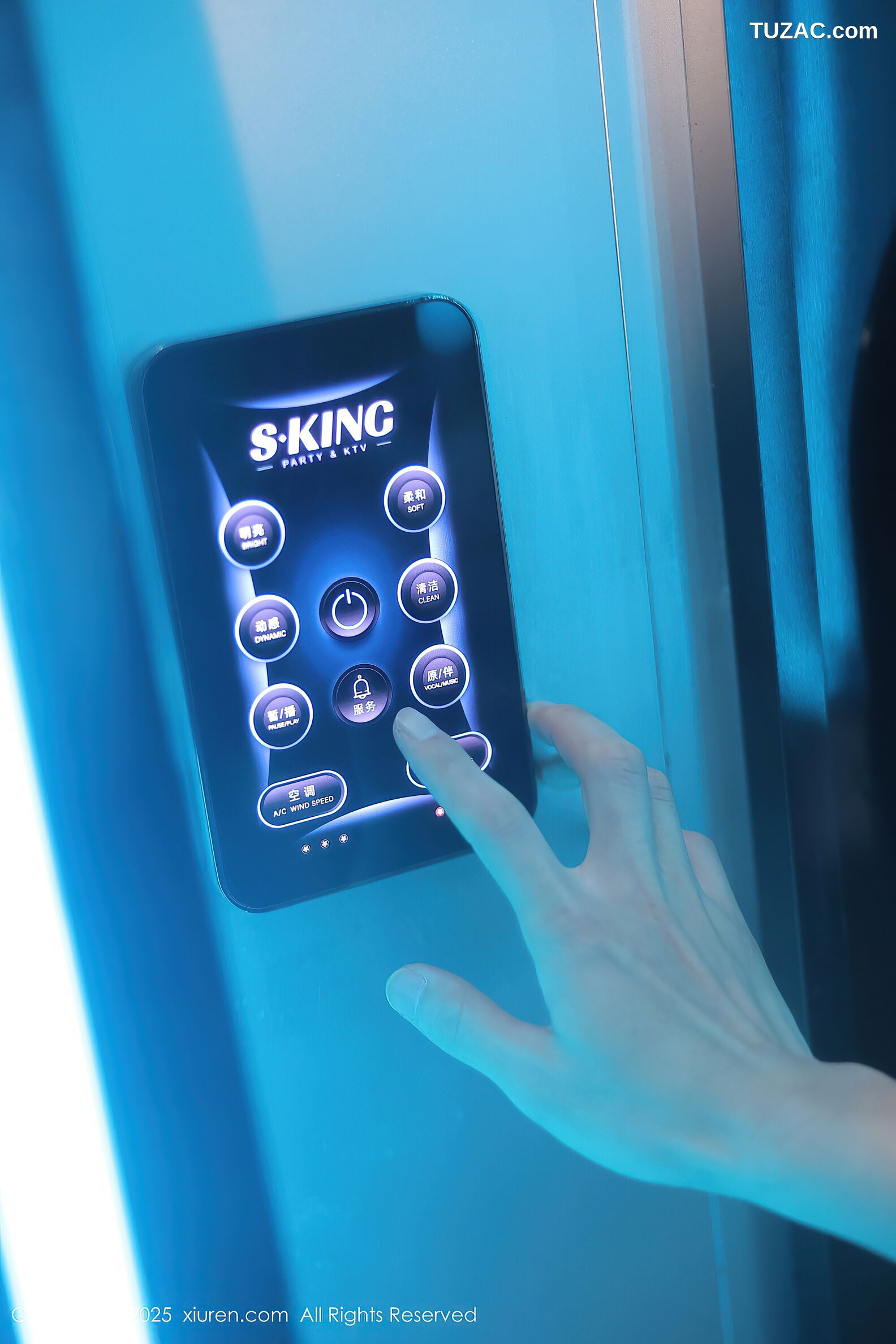 XiuRen秀人网-10470-小肉肉咪-童颜巨乳红色短裙白丝爆乳-2025.06.26