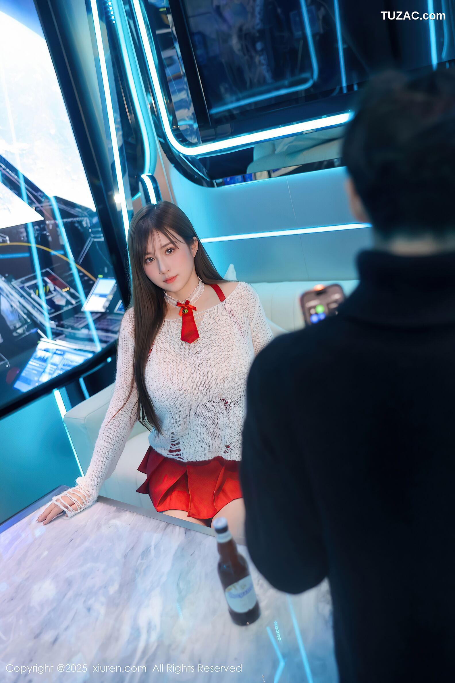 XiuRen秀人网-10470-小肉肉咪-童颜巨乳红色短裙白丝爆乳-2025.06.26