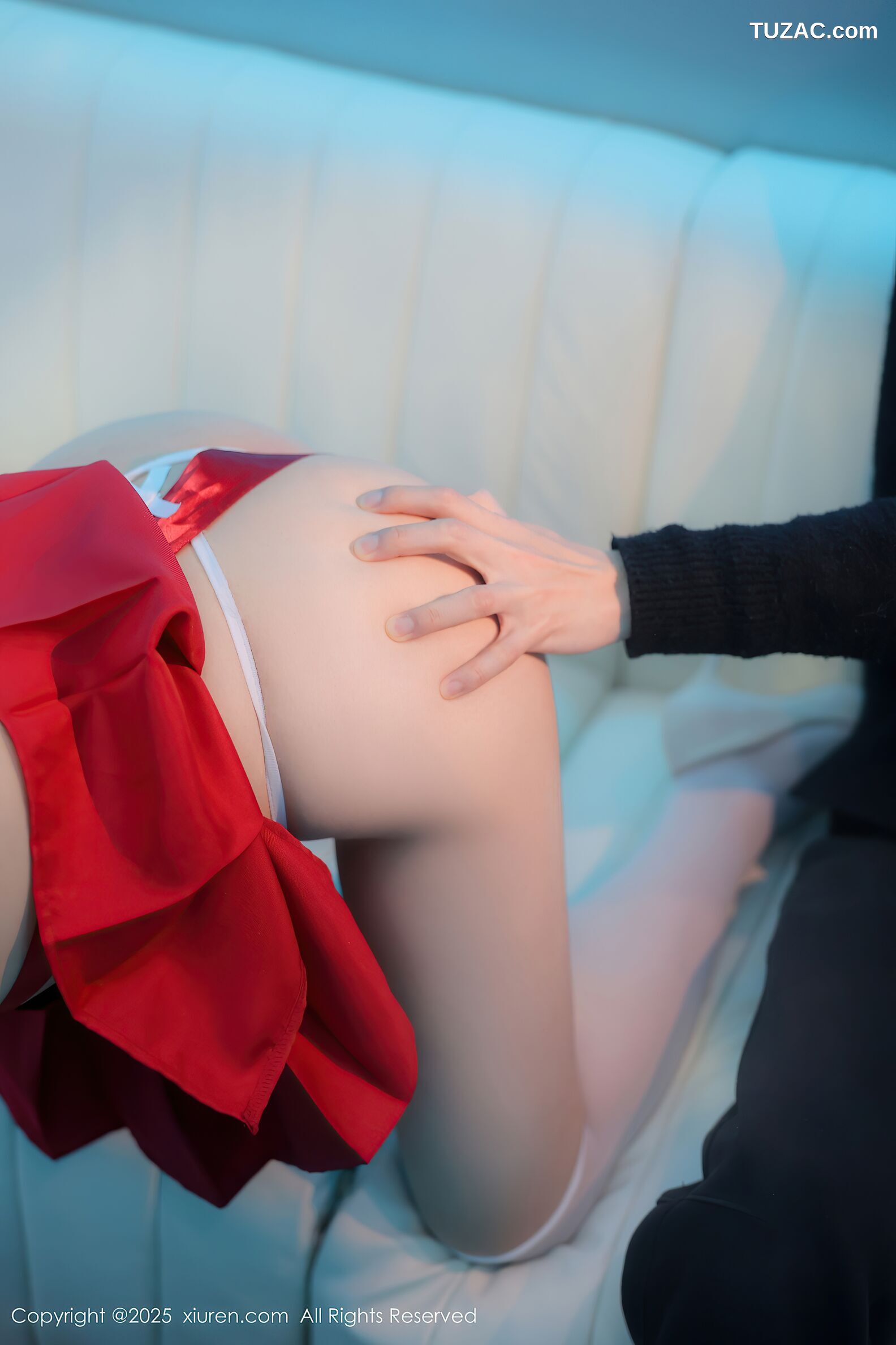 XiuRen秀人网-10470-小肉肉咪-童颜巨乳红色短裙白丝爆乳-2025.06.26