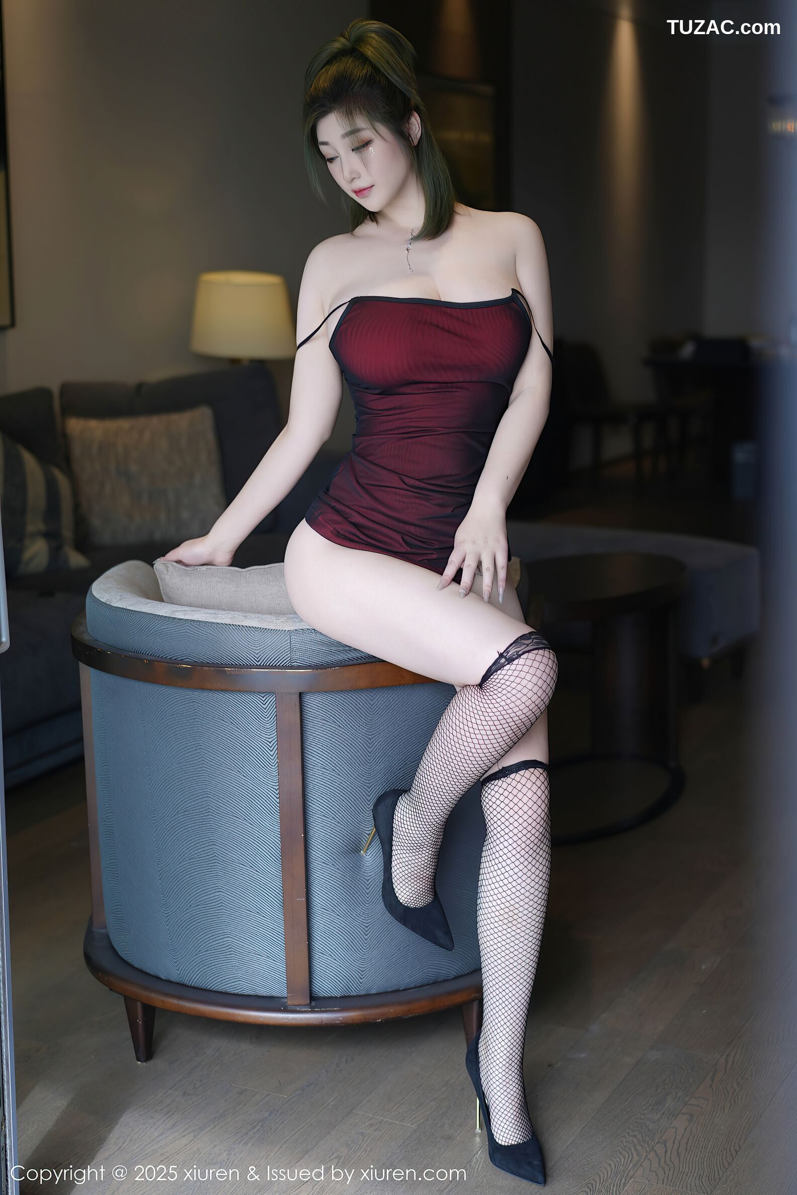 XiuRen秀人网-10476-妲己_Toxic-酒红吊带短裙黑色丁字裤-2025.06.27