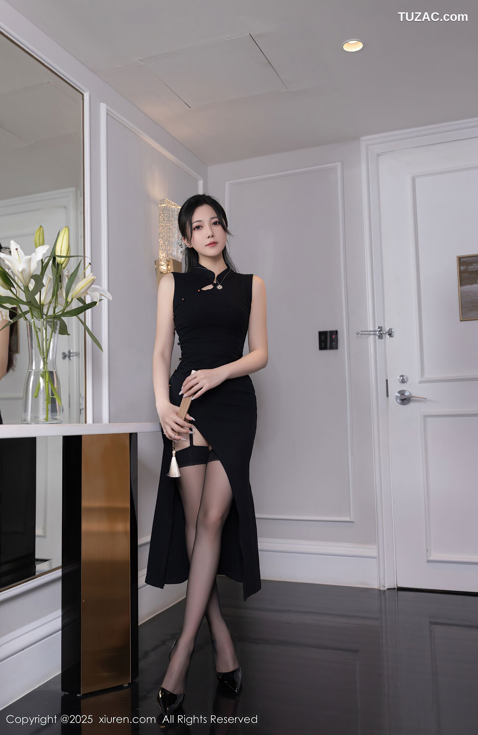 XiuRen秀人网-10480-鱼子酱Fish-印尼旅拍-黑色旗袍黑内衣-2025.06.27