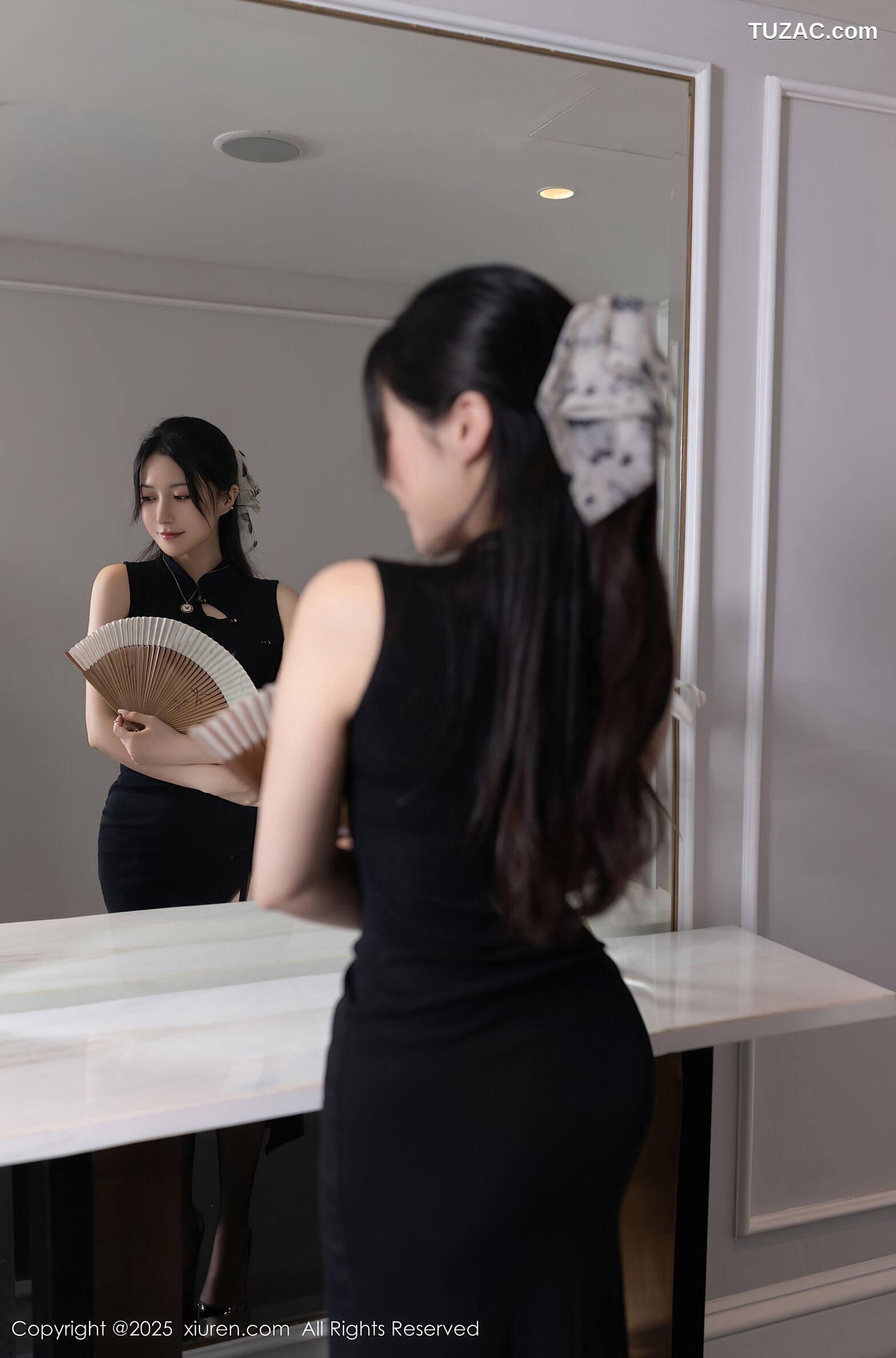 XiuRen秀人网-10480-鱼子酱Fish-印尼旅拍-黑色旗袍黑内衣-2025.06.27