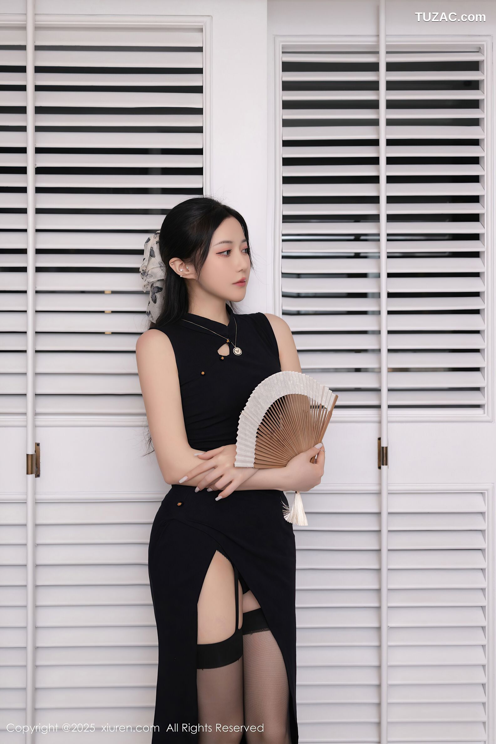 XiuRen秀人网-10480-鱼子酱Fish-印尼旅拍-黑色旗袍黑内衣-2025.06.27